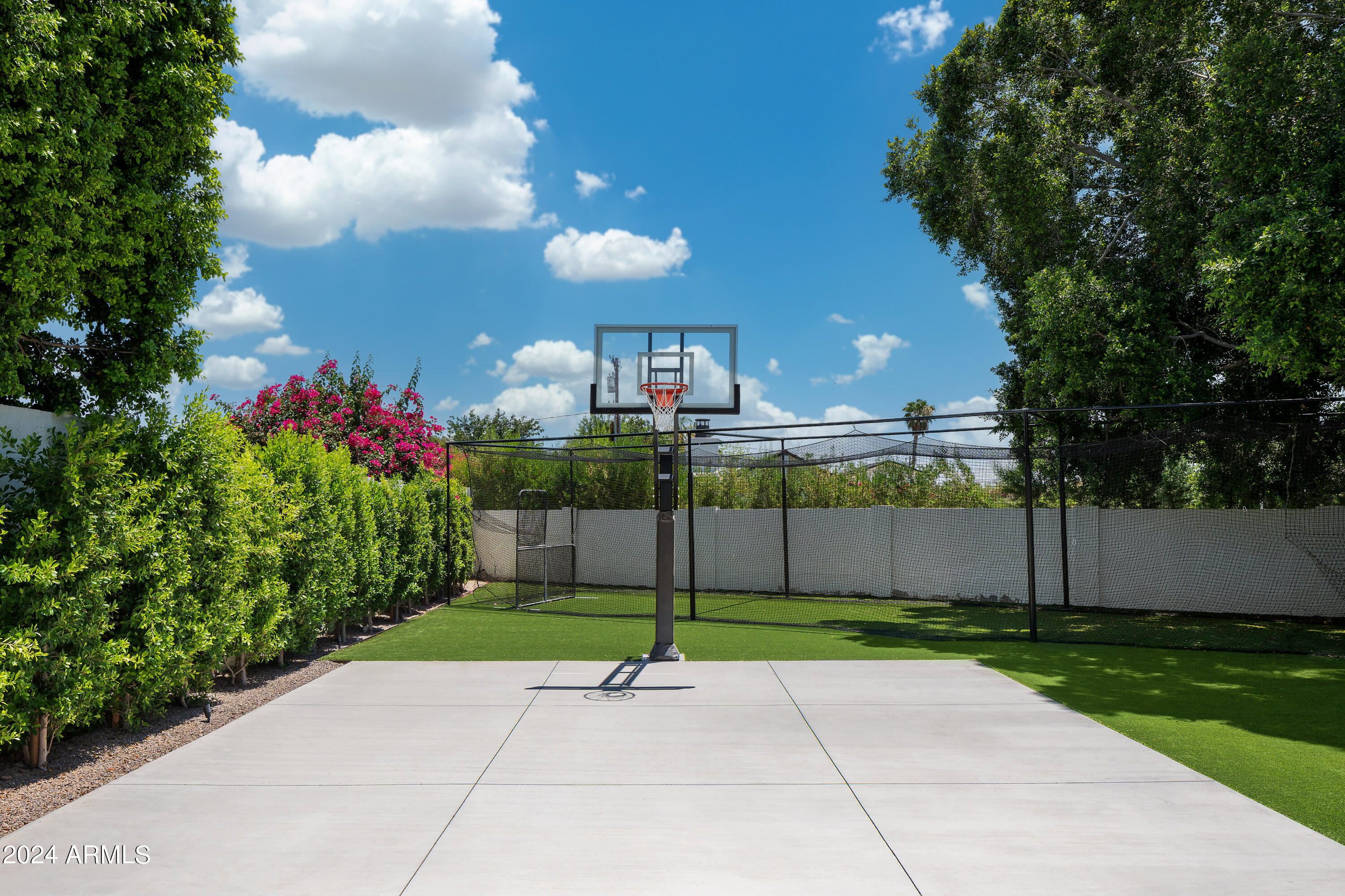 CASA DE CAMELBACK - Residential