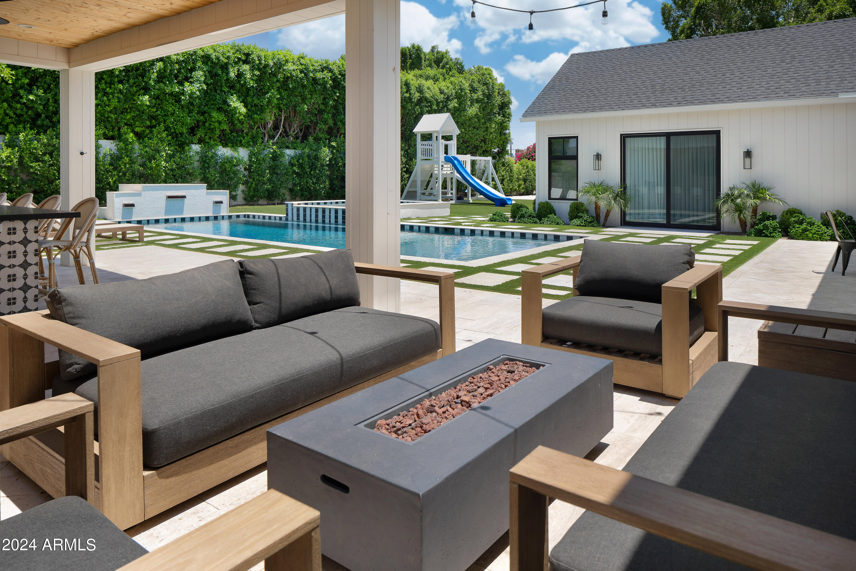 CASA DE CAMELBACK - Residential