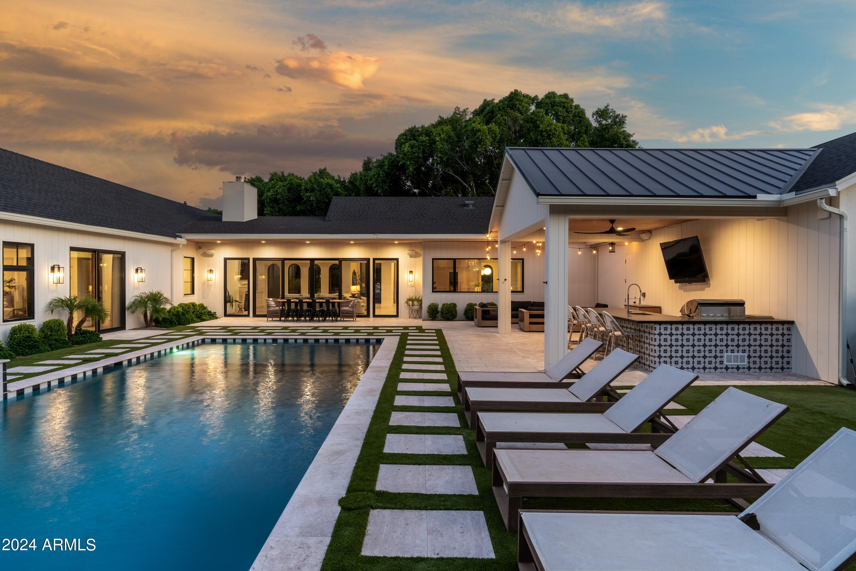 CASA DE CAMELBACK - Residential