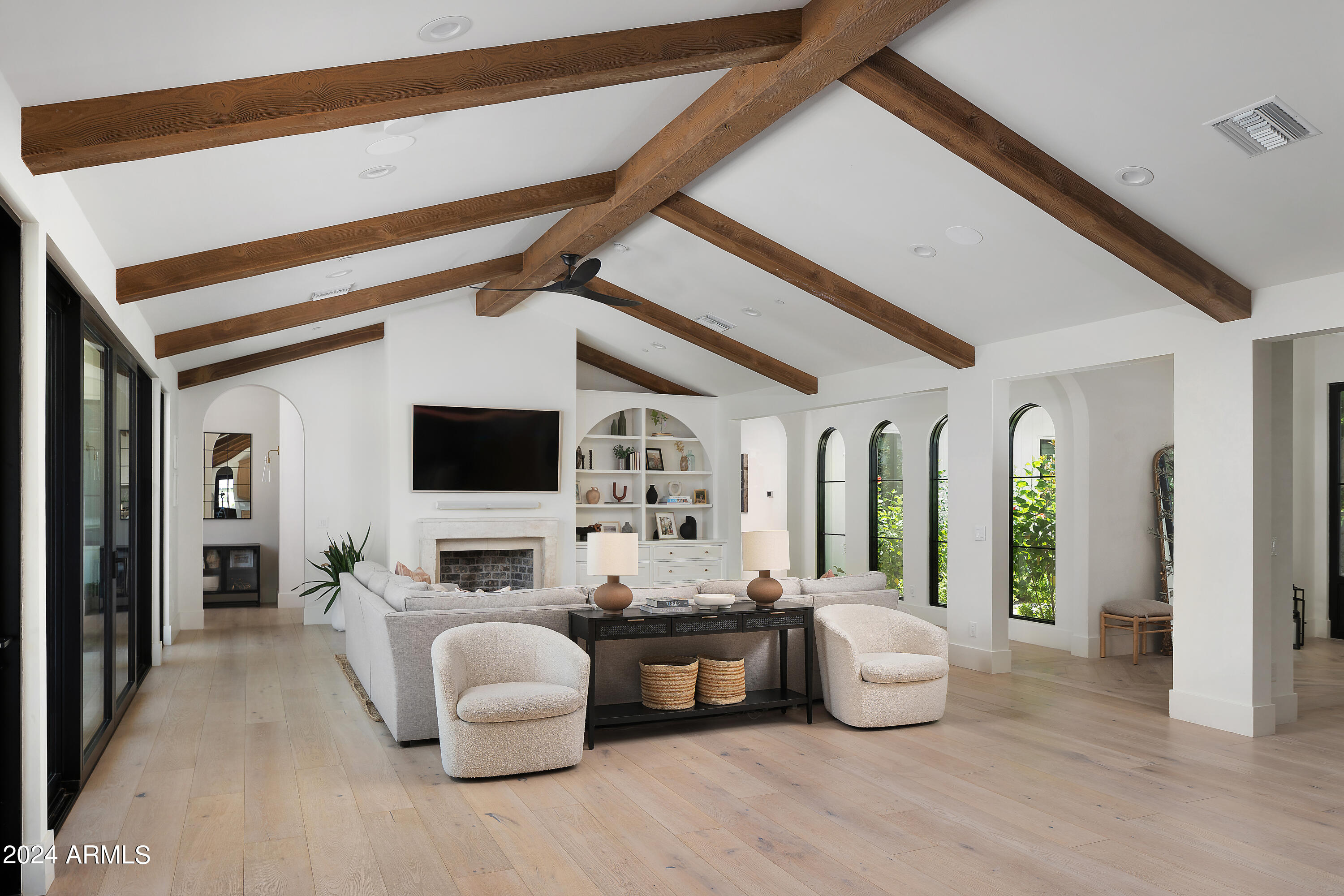 CASA DE CAMELBACK - Residential