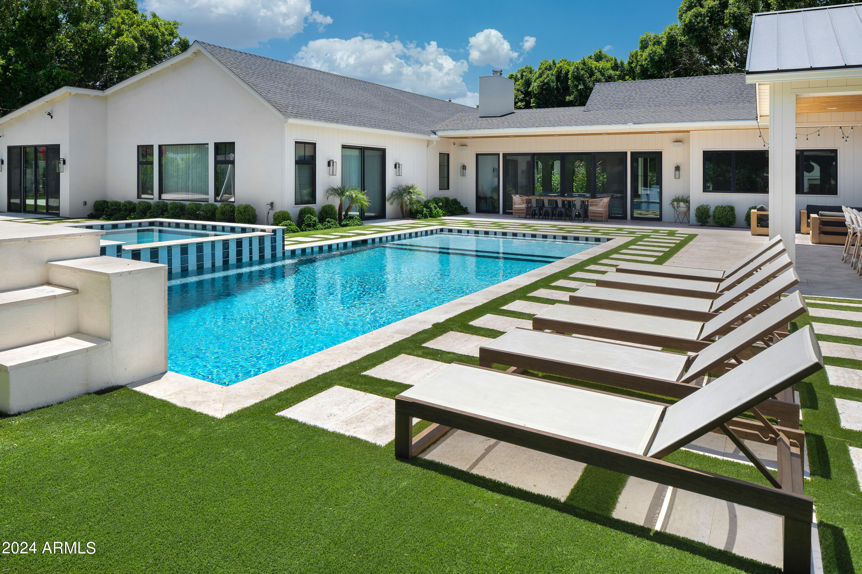 CASA DE CAMELBACK - Residential