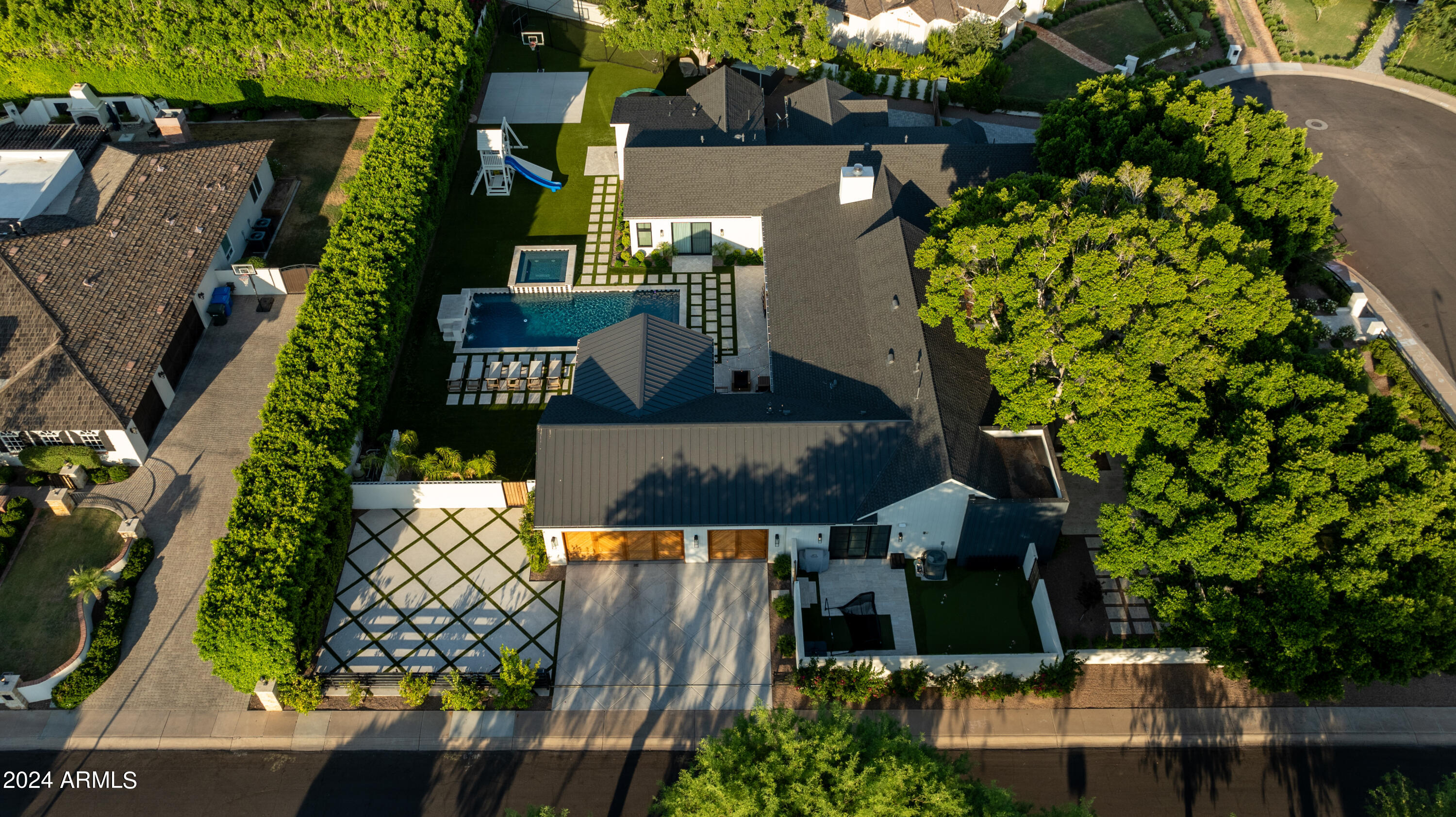 CASA DE CAMELBACK - Residential