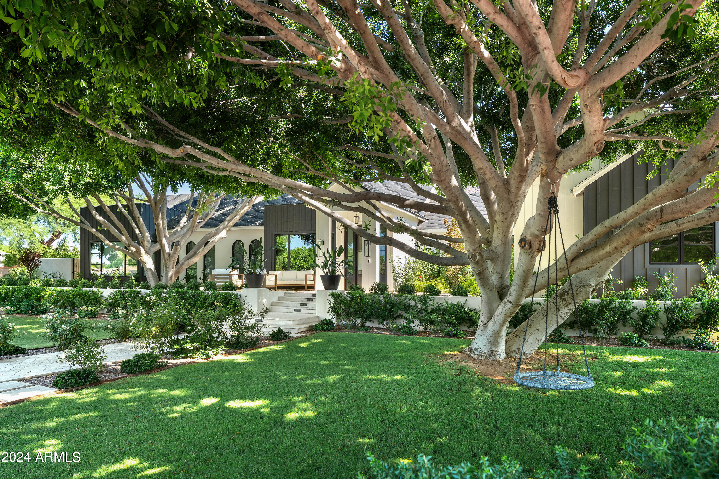 CASA DE CAMELBACK - Residential