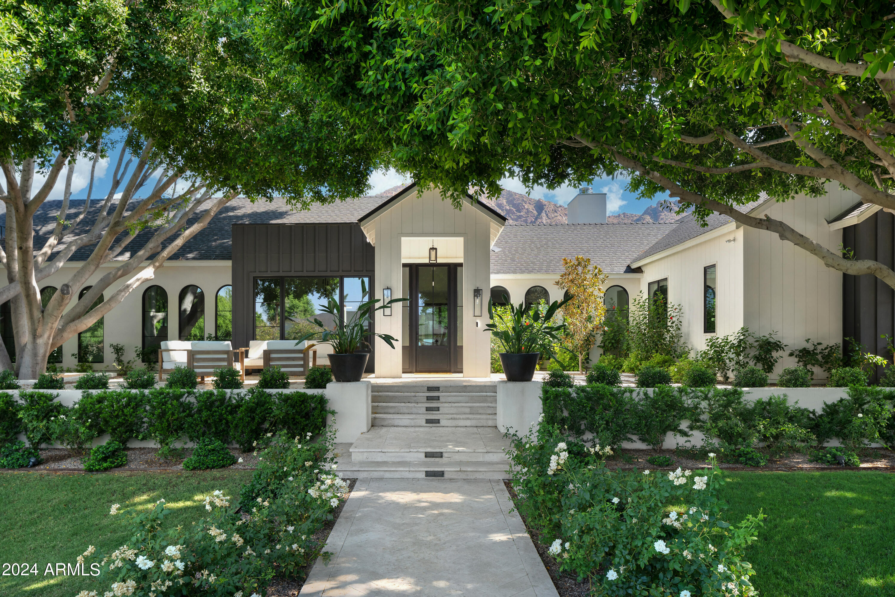 CASA DE CAMELBACK - Residential