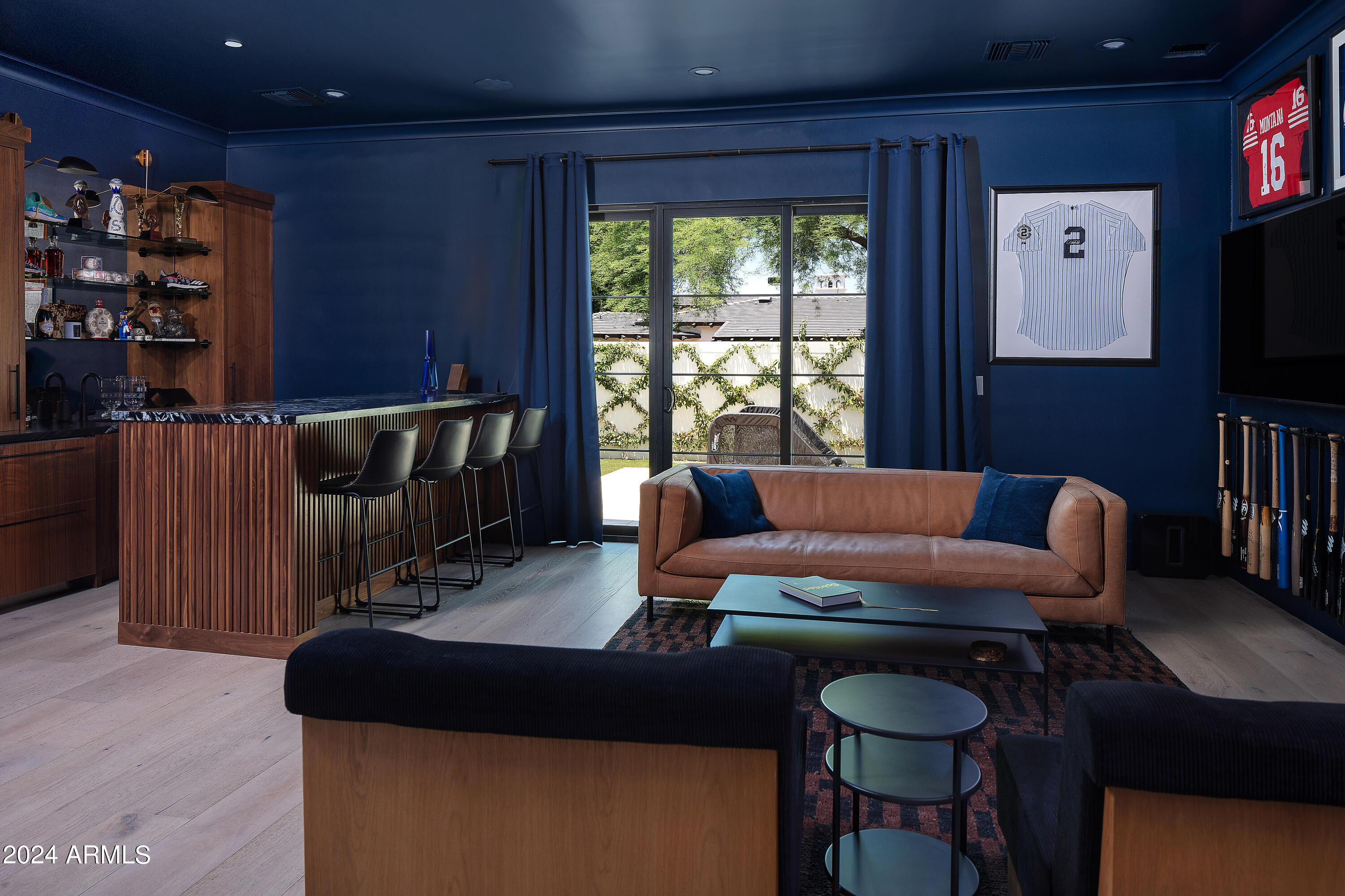 CASA DE CAMELBACK - Residential