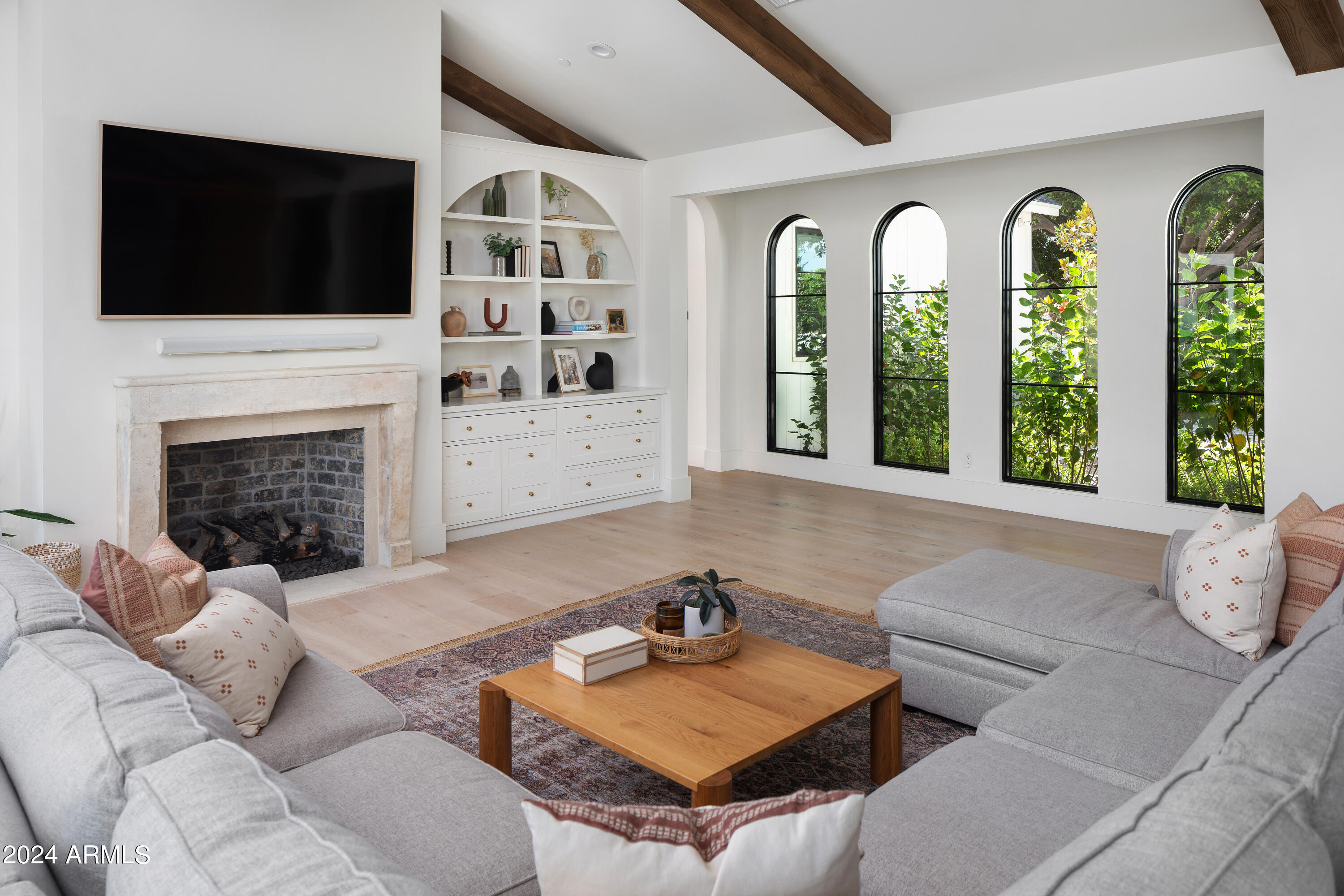 CASA DE CAMELBACK - Residential
