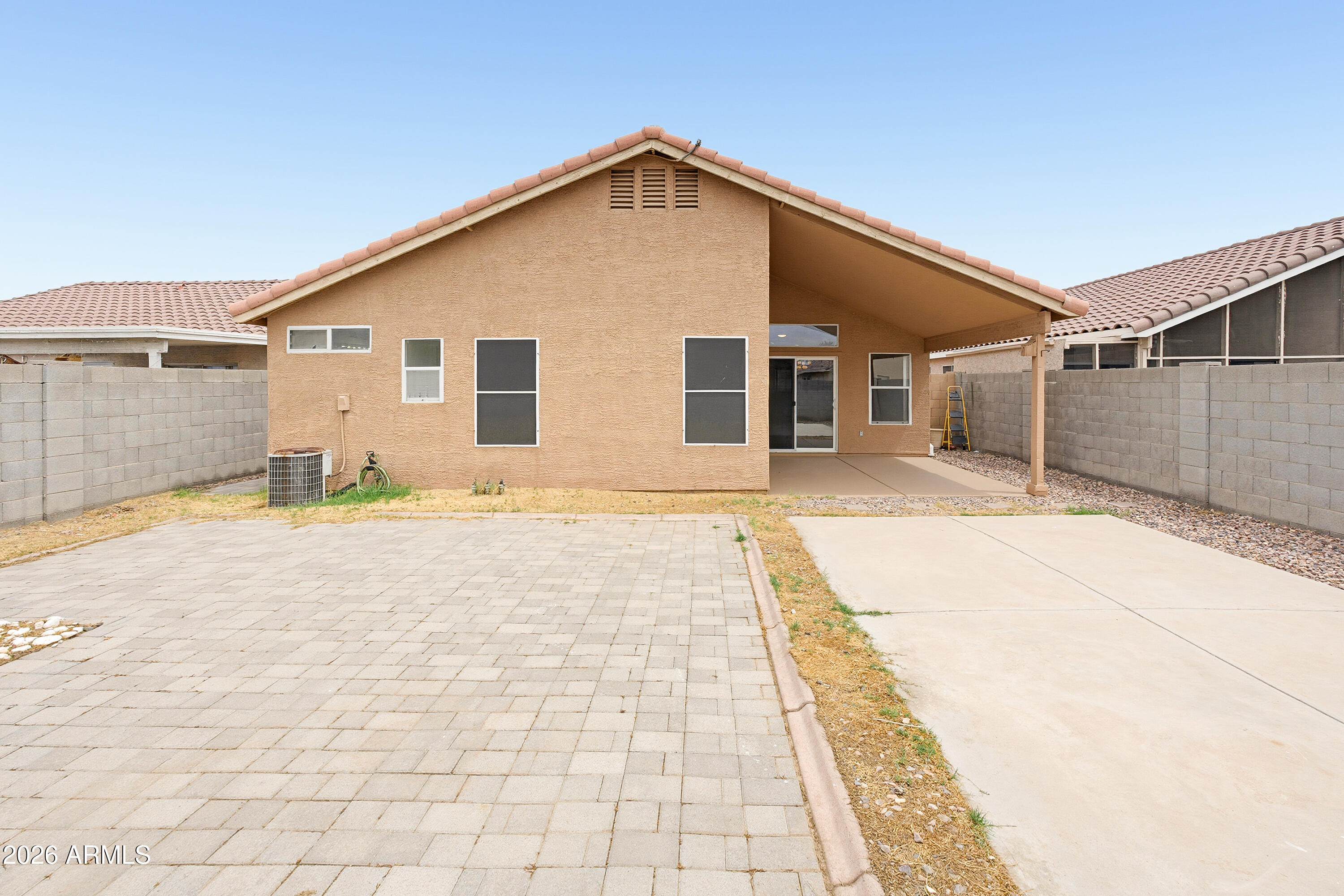 LARISSA - Residential