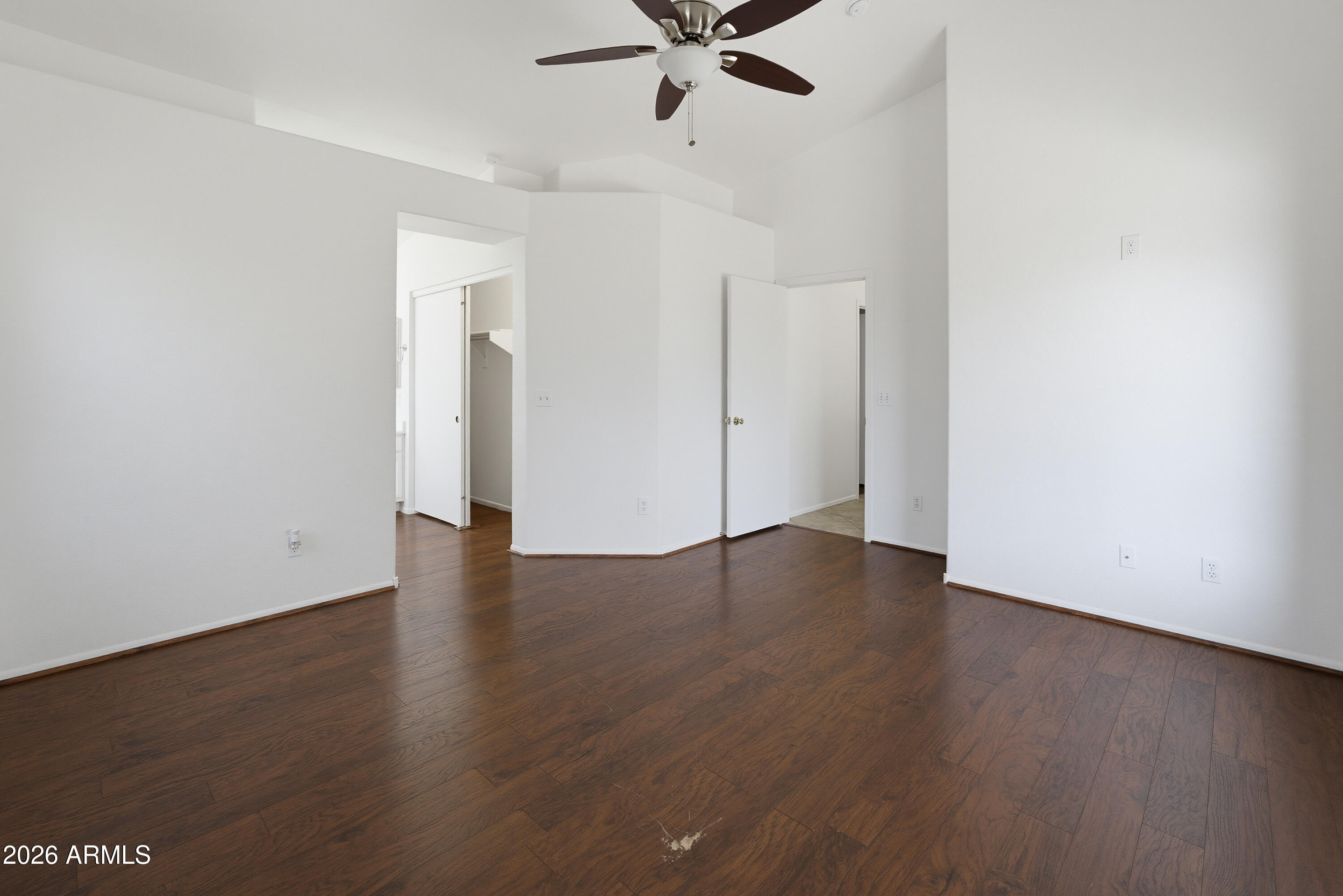 LARISSA - Residential