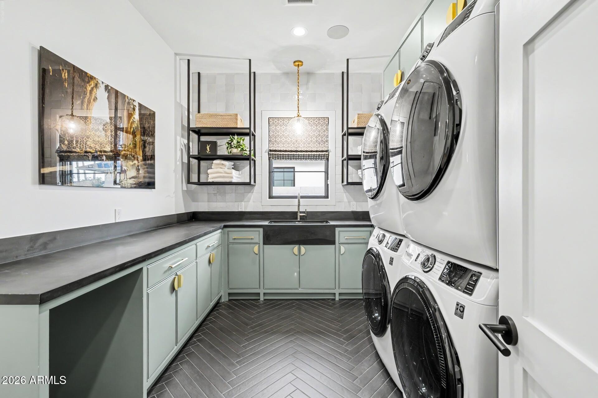 FAIRLANE 3 - Residential