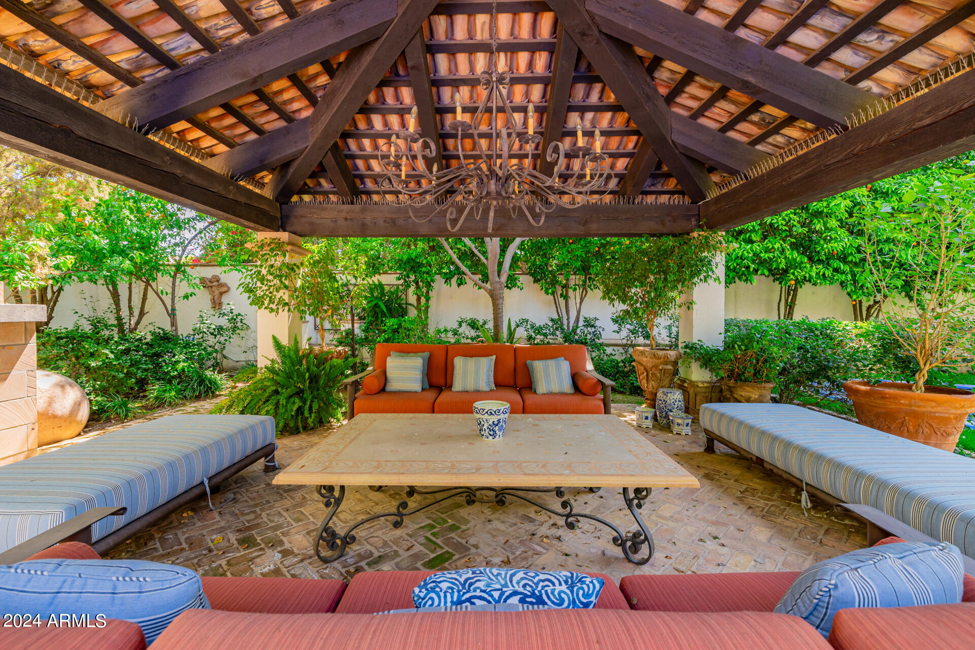 CITRUS MANOR aka El Portillo - Residential