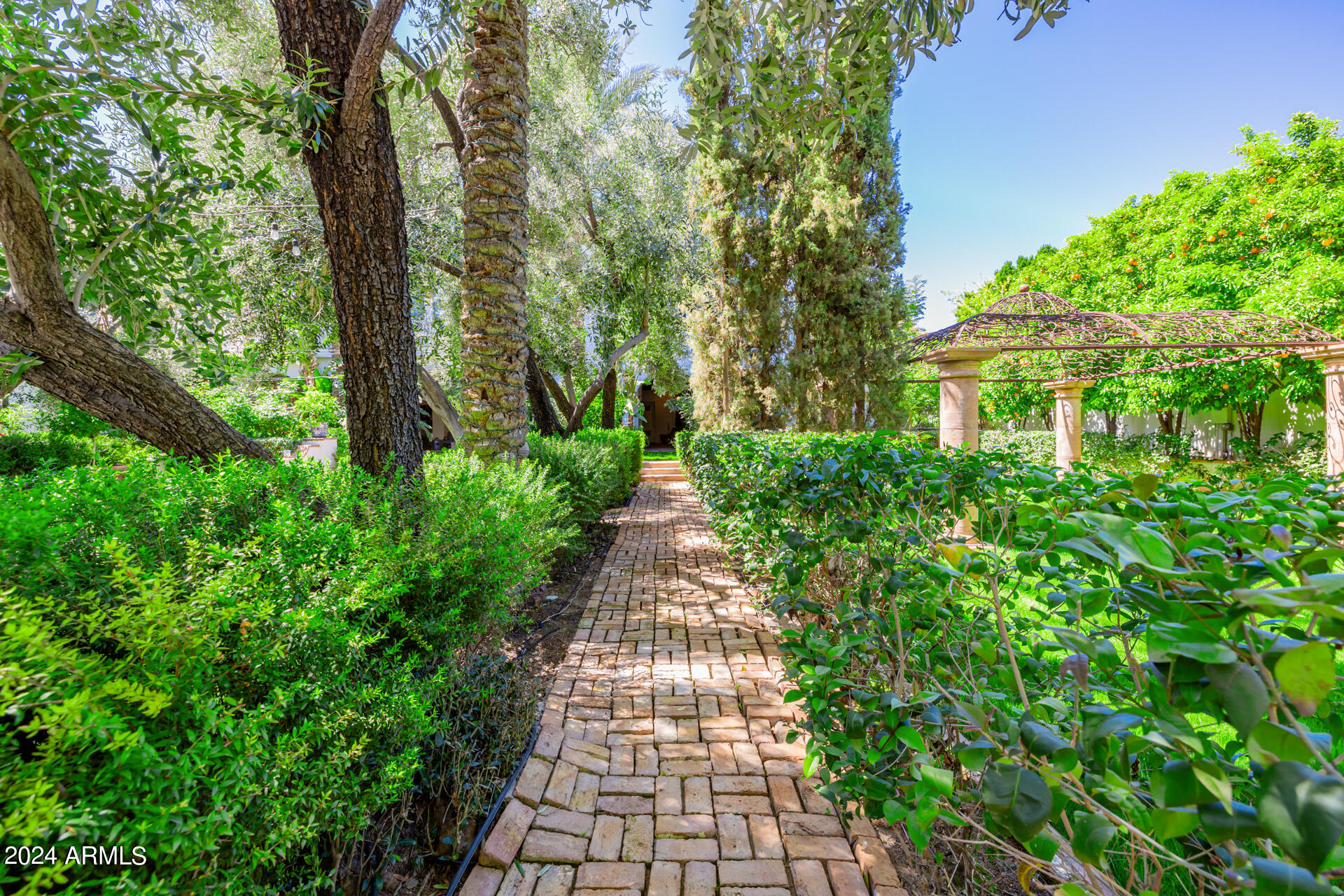 CITRUS MANOR aka El Portillo - Residential