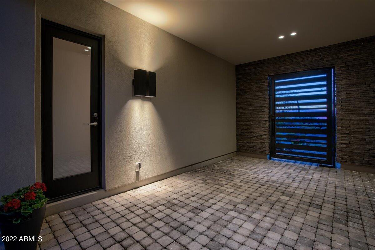 PINNACLE PEAK PLACE - Residential