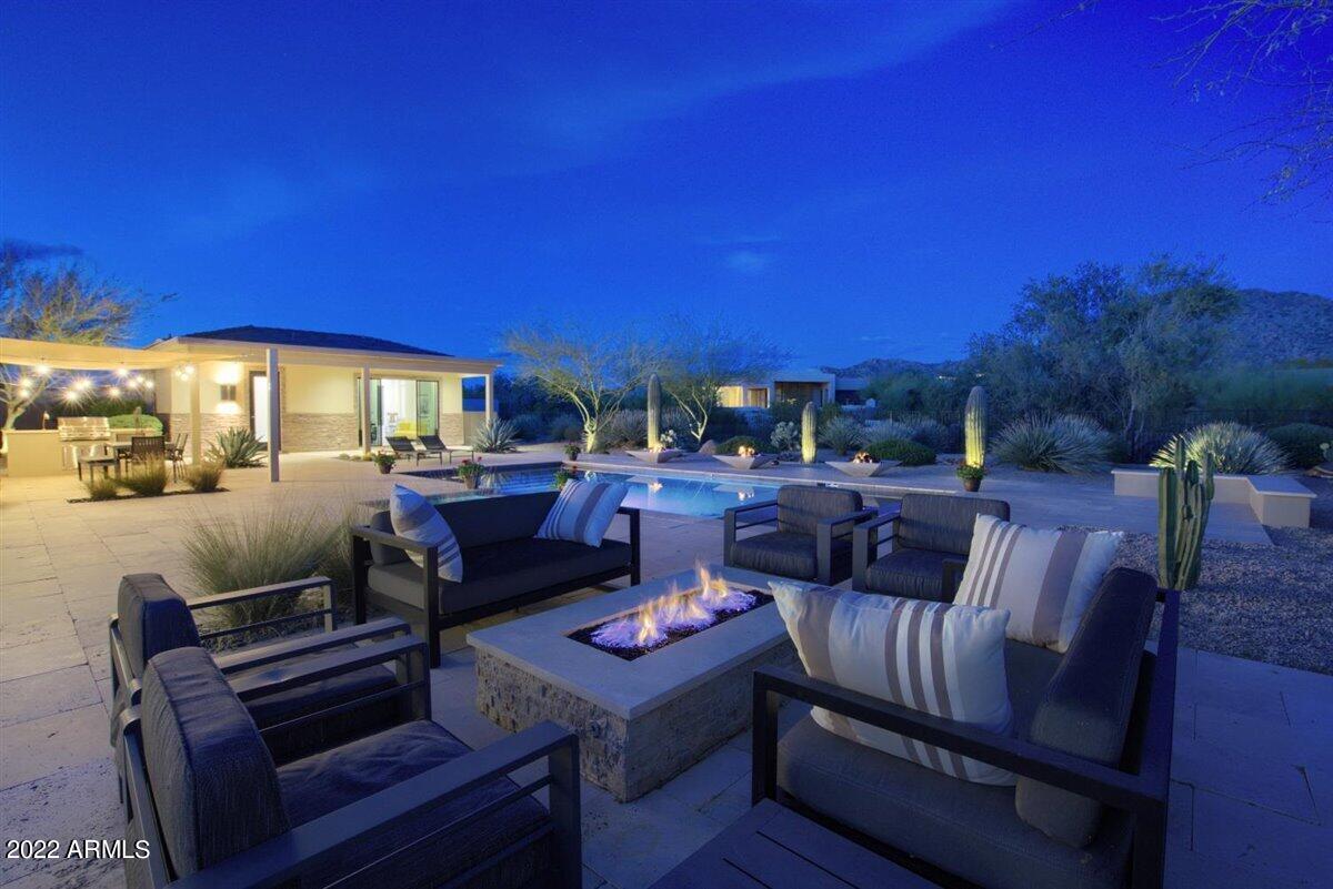 PINNACLE PEAK PLACE - Residential