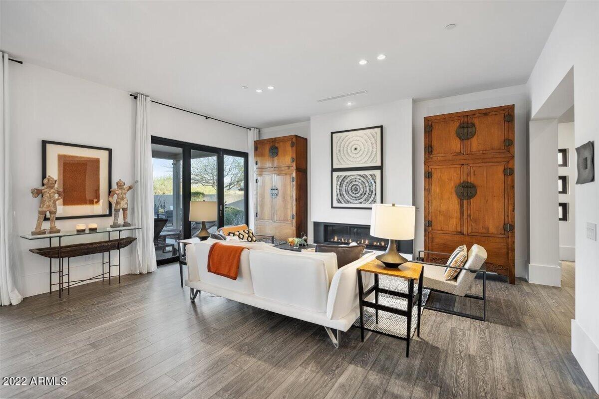 PINNACLE PEAK PLACE - Residential