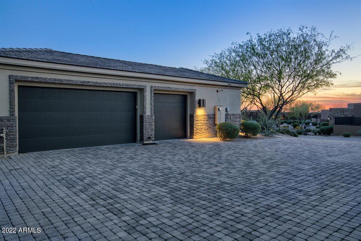 PINNACLE PEAK PLACE - Residential