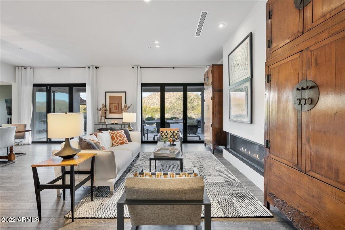 PINNACLE PEAK PLACE - Residential