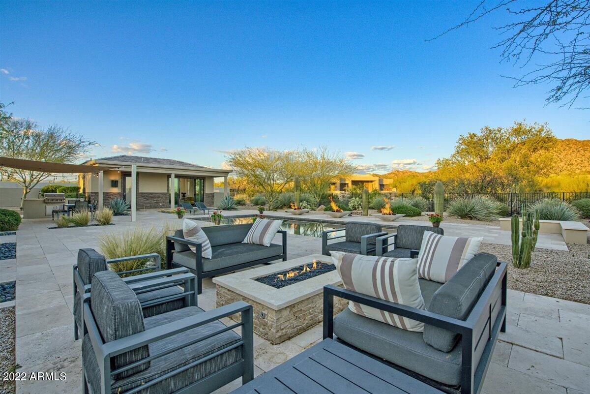 PINNACLE PEAK PLACE - Residential