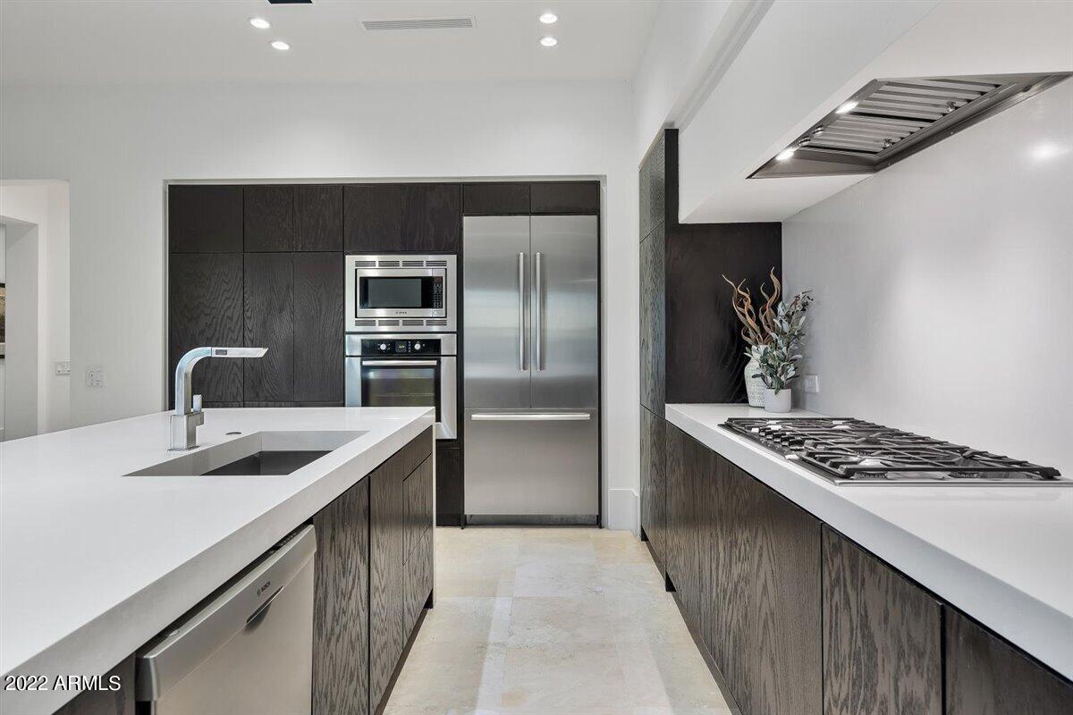PINNACLE PEAK PLACE - Residential