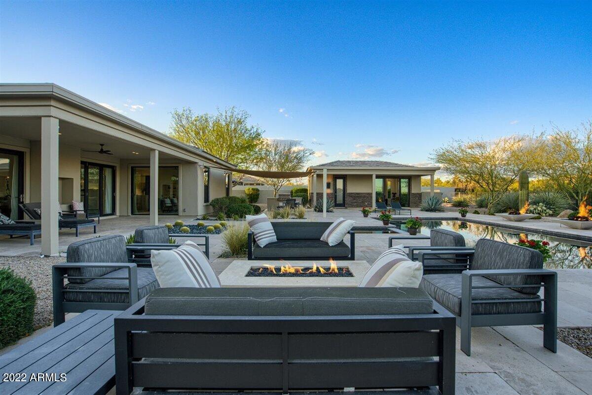 PINNACLE PEAK PLACE - Residential