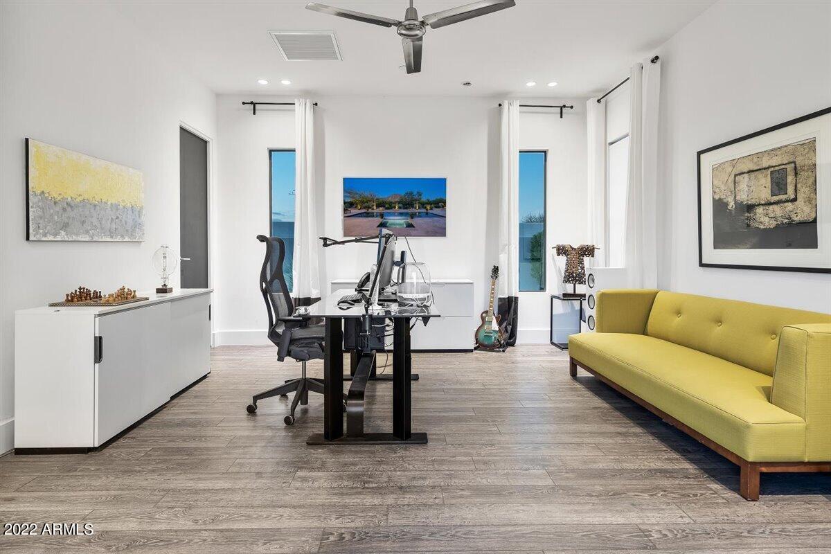 PINNACLE PEAK PLACE - Residential