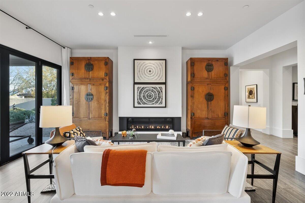 PINNACLE PEAK PLACE - Residential