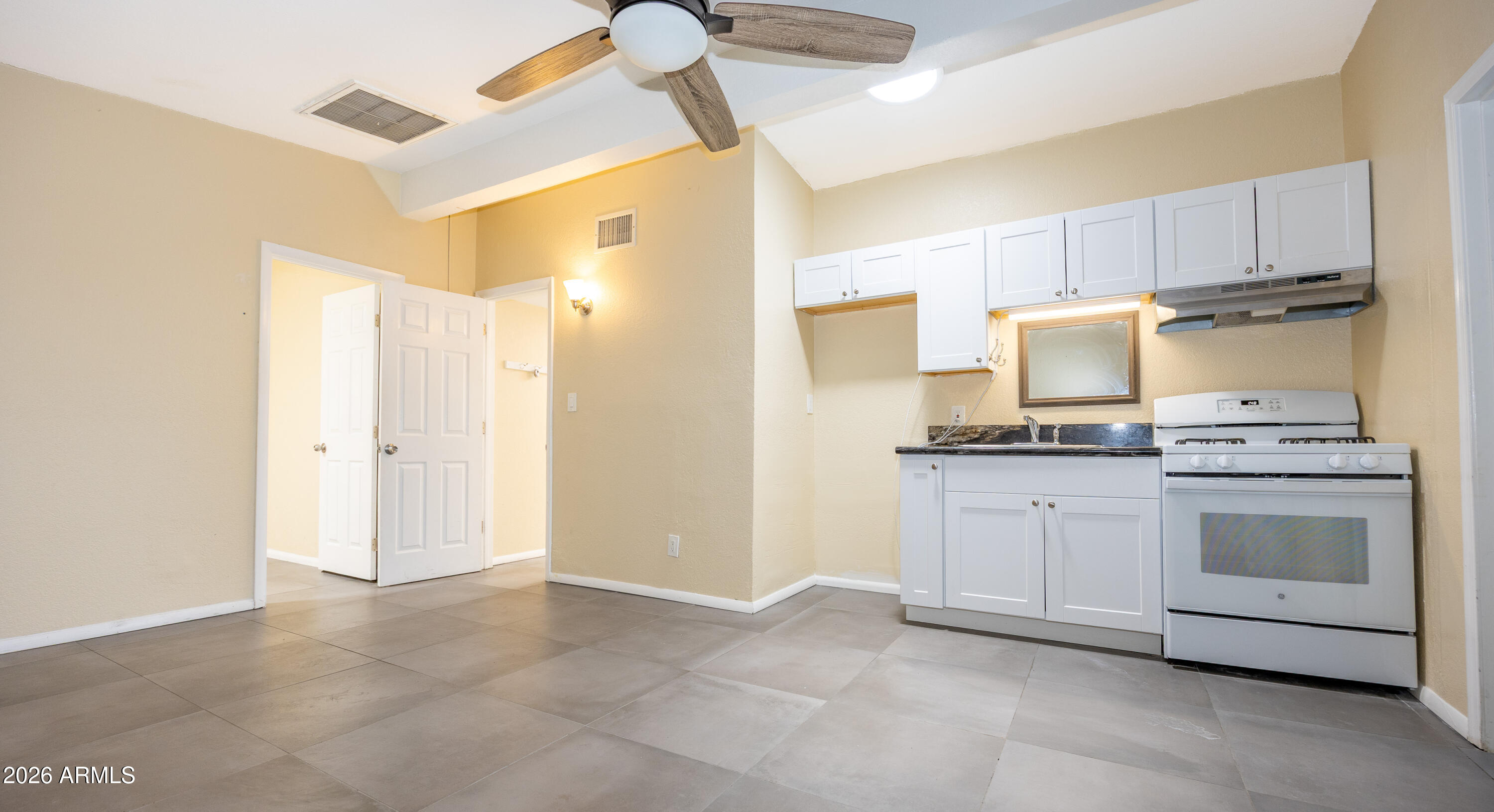 TOWN & COUNTRY ESTATES 6 - Residential
