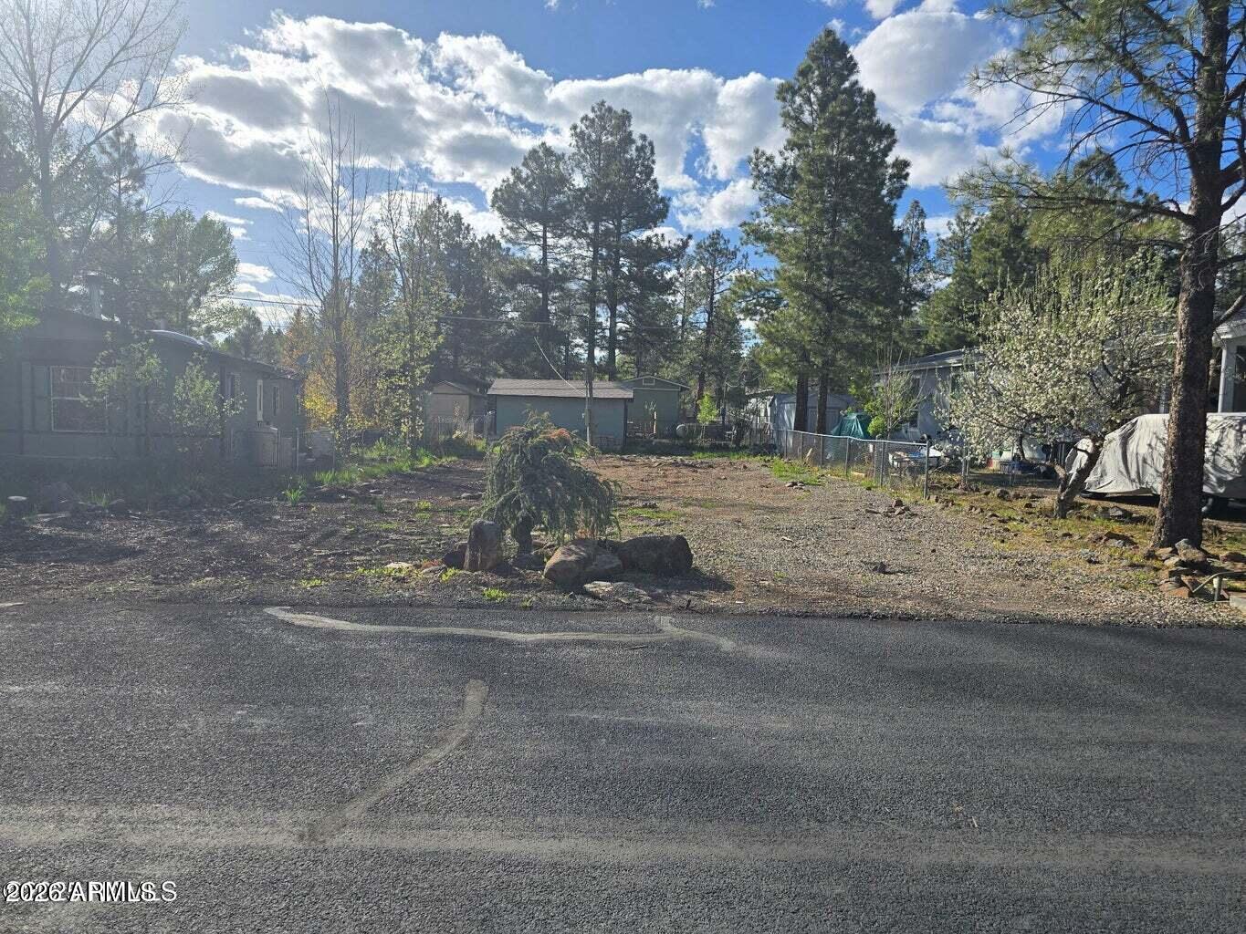 PINEWOOD 2 - Land