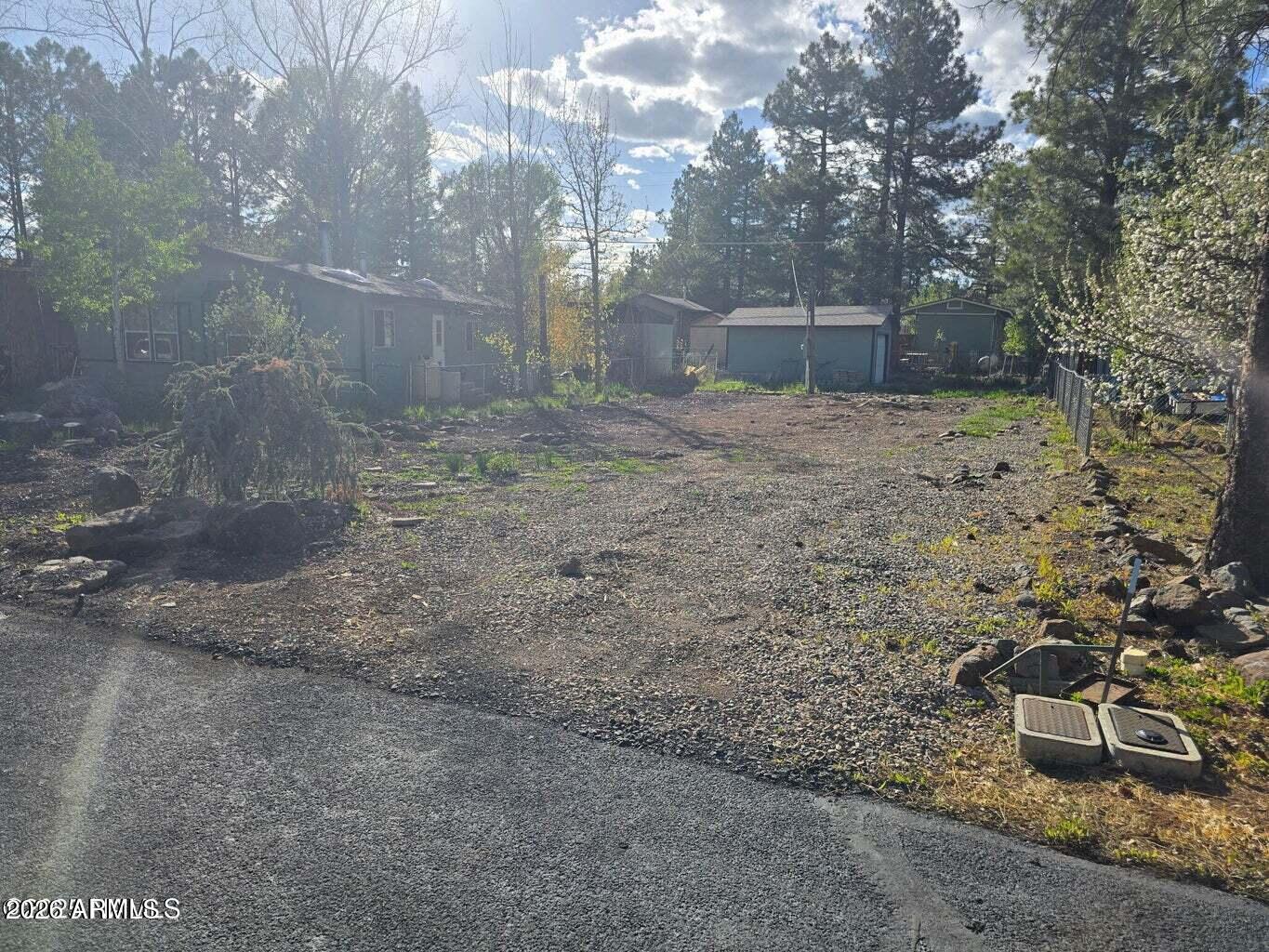 PINEWOOD 2 - Land