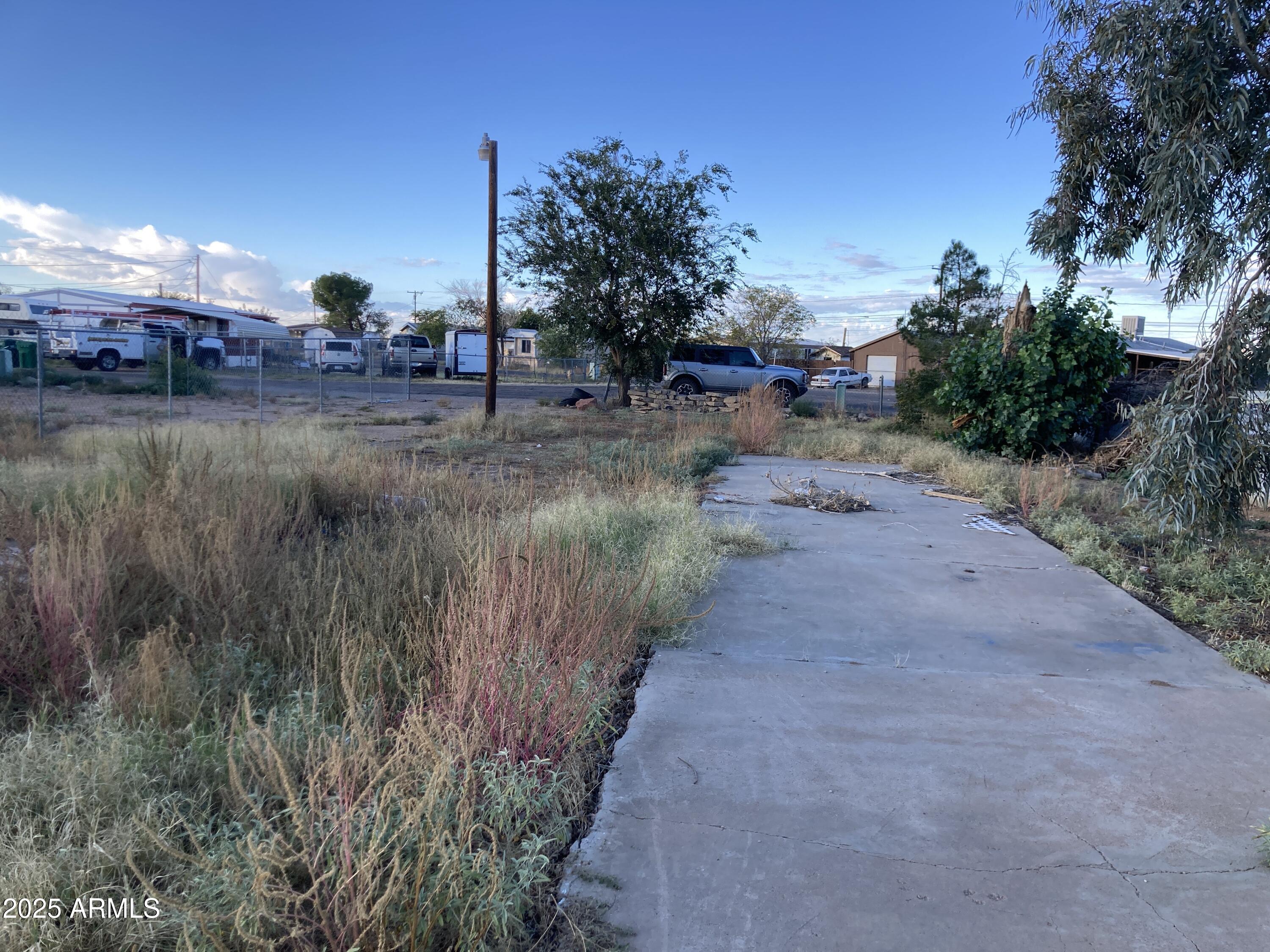 GREAT LOT FOR SALE IN KINGMAN ARIZONA! OWN A PIECE OF THE DESERT STATE TODAY! SELLER WILL FINANCE WITH AS LOW AS $3,500 DOWN AND A FEW HUNDRED DOLLARS A MONTH. MOTIVATED SELLER. ACT NOW. AGENT/OWNER.