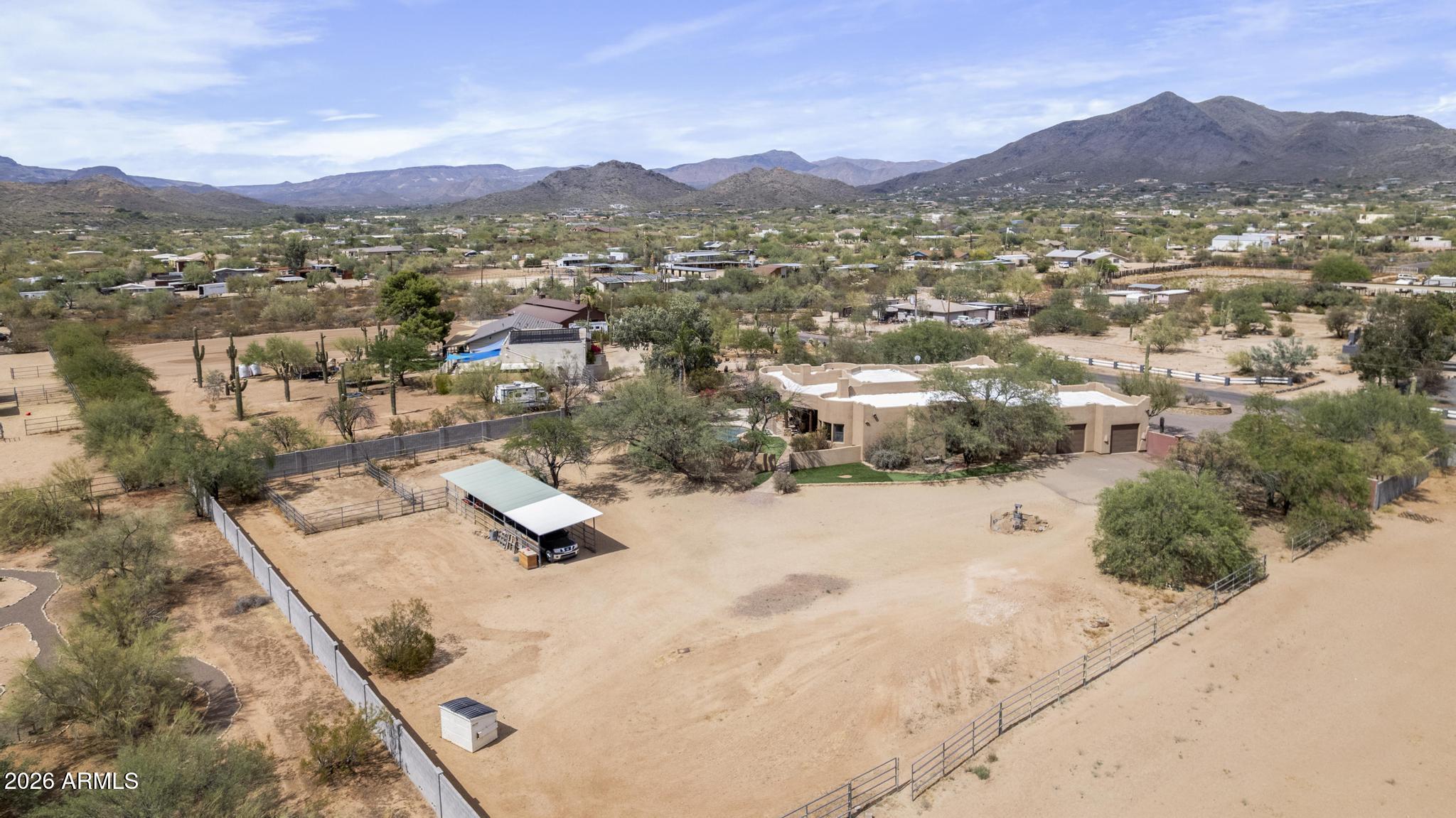 PRIVATE 2.50 ACRE HORSE PROPERTY
NE4 SW4 SW4 SW4 2.50 AC - Residential