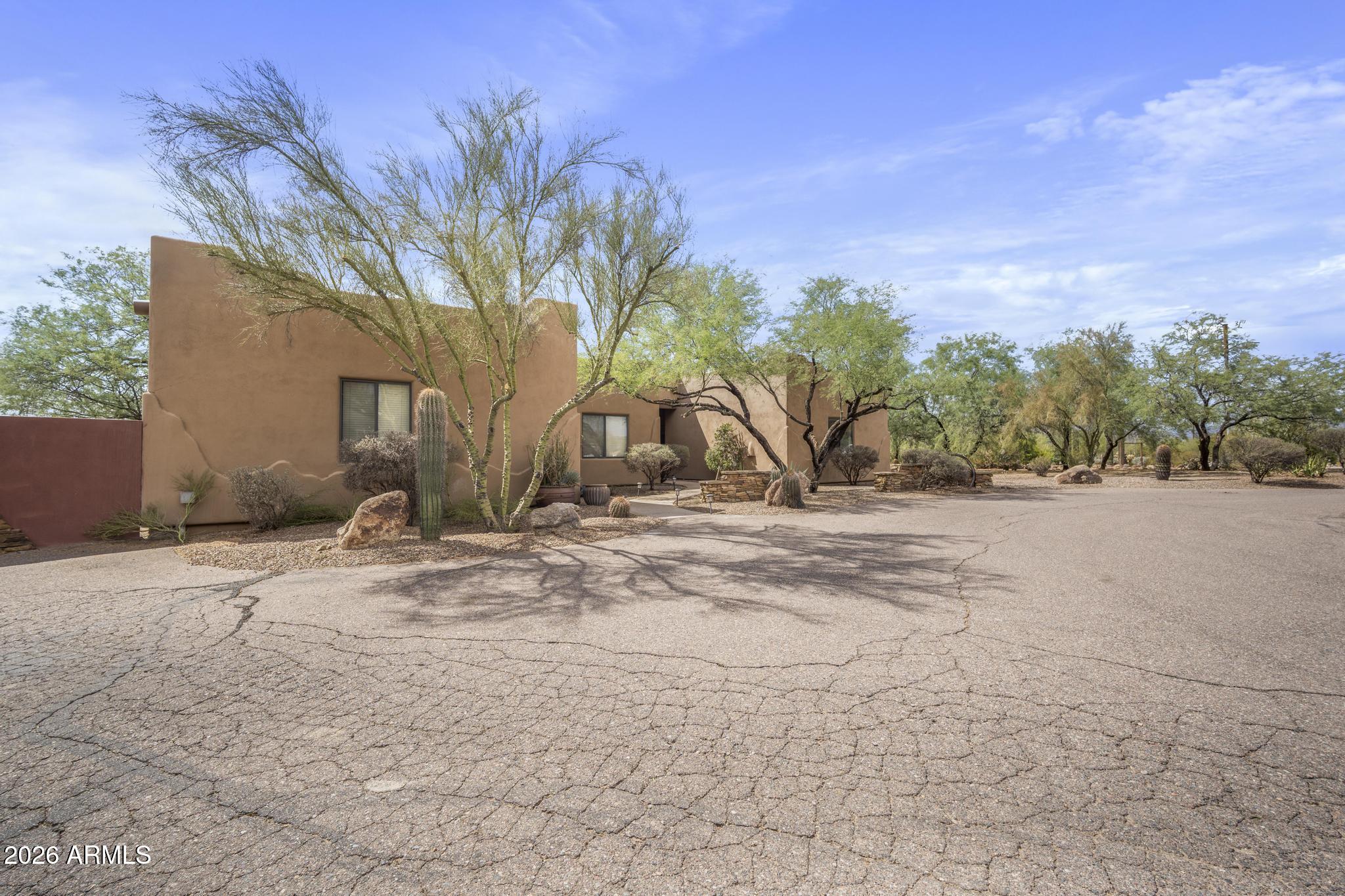 PRIVATE 2.50 ACRE HORSE PROPERTY
NE4 SW4 SW4 SW4 2.50 AC - Residential