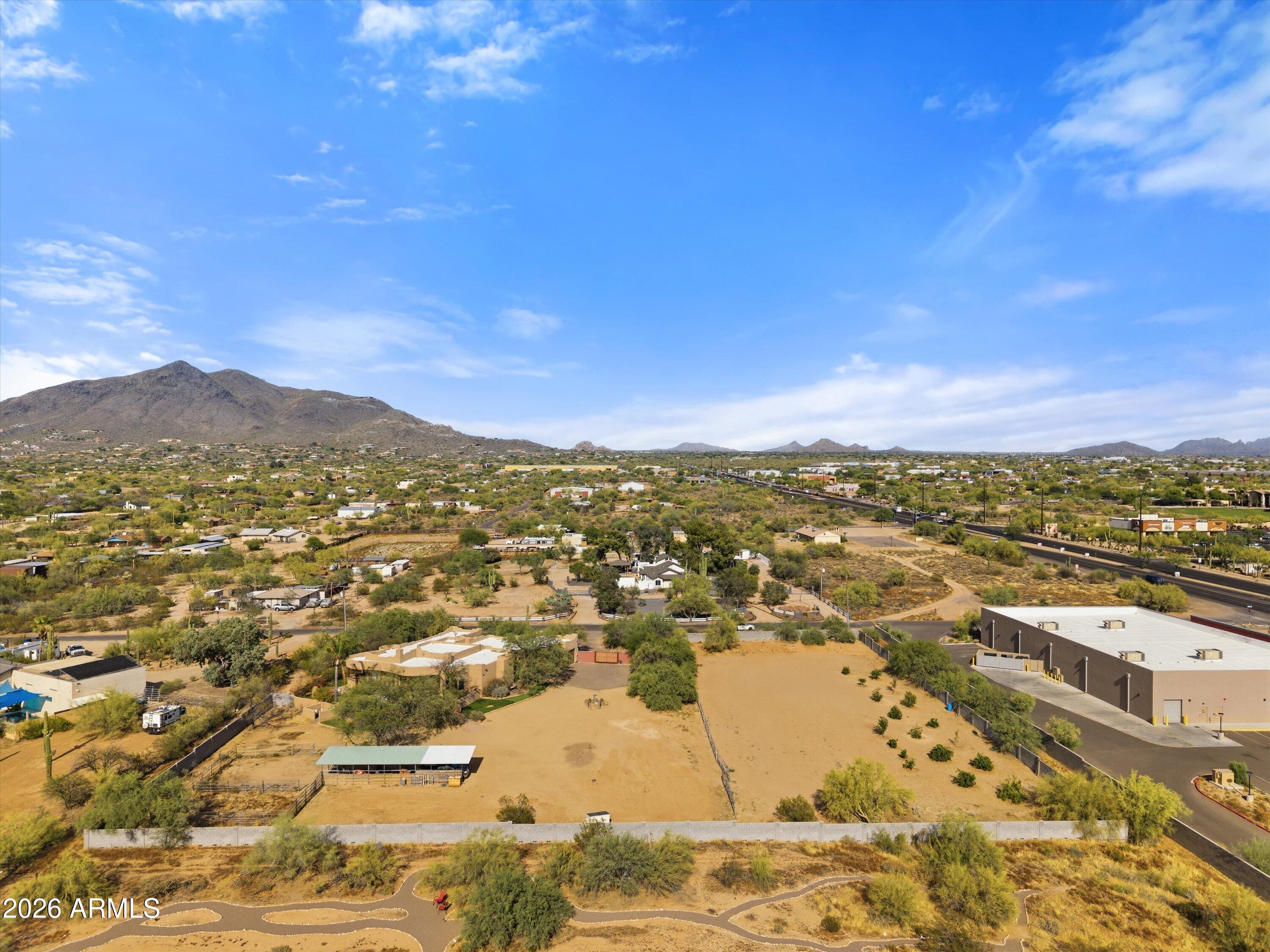 PRIVATE 2.50 ACRE HORSE PROPERTY
NE4 SW4 SW4 SW4 2.50 AC - Residential