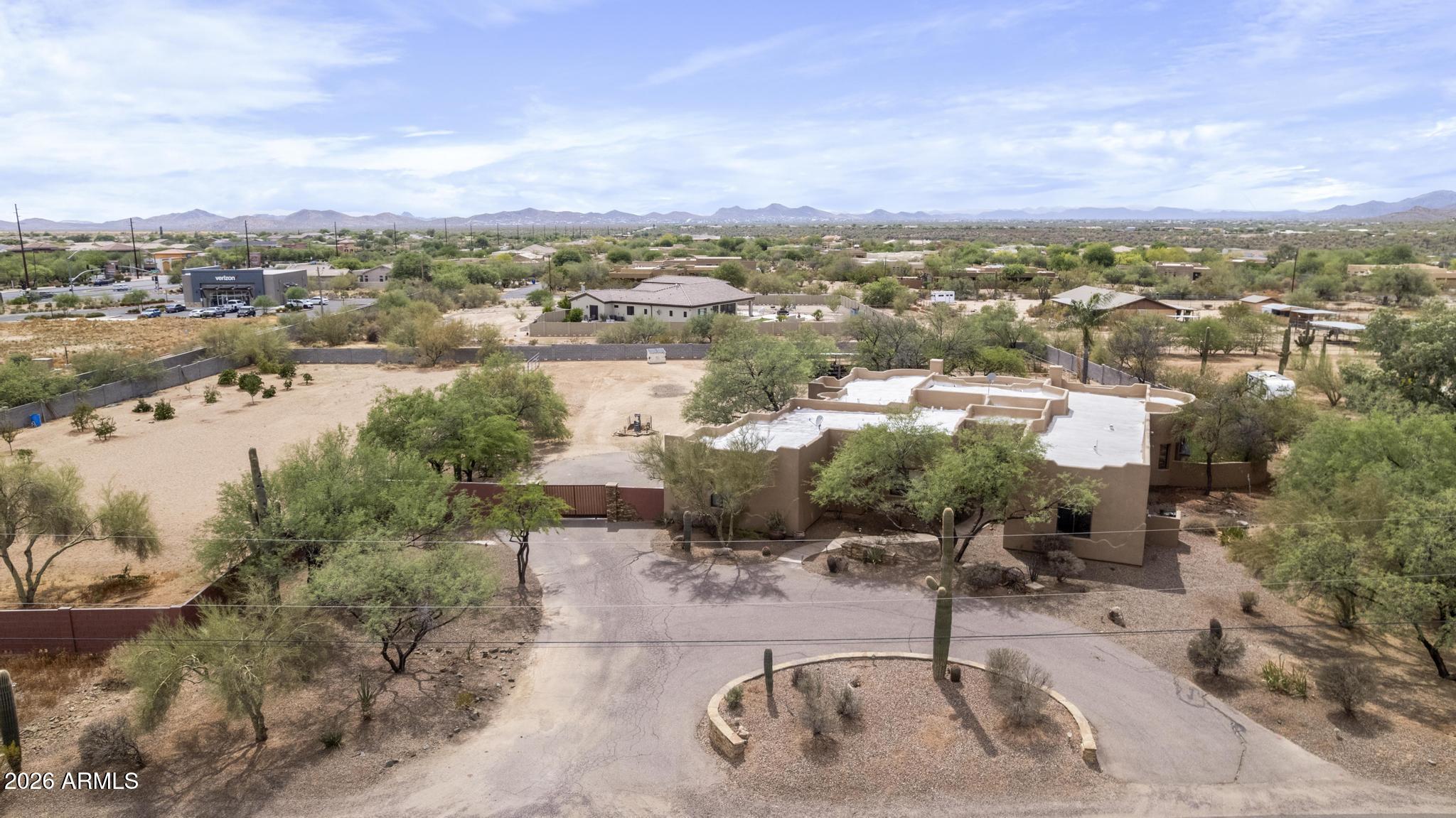 PRIVATE 2.50 ACRE HORSE PROPERTY
NE4 SW4 SW4 SW4 2.50 AC - Residential