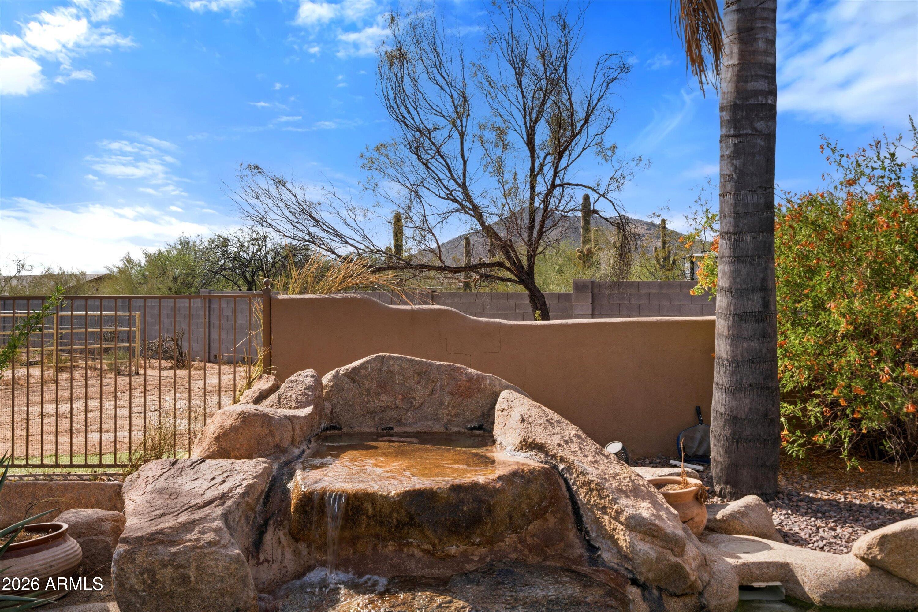 PRIVATE 2.50 ACRE HORSE PROPERTY
NE4 SW4 SW4 SW4 2.50 AC - Residential