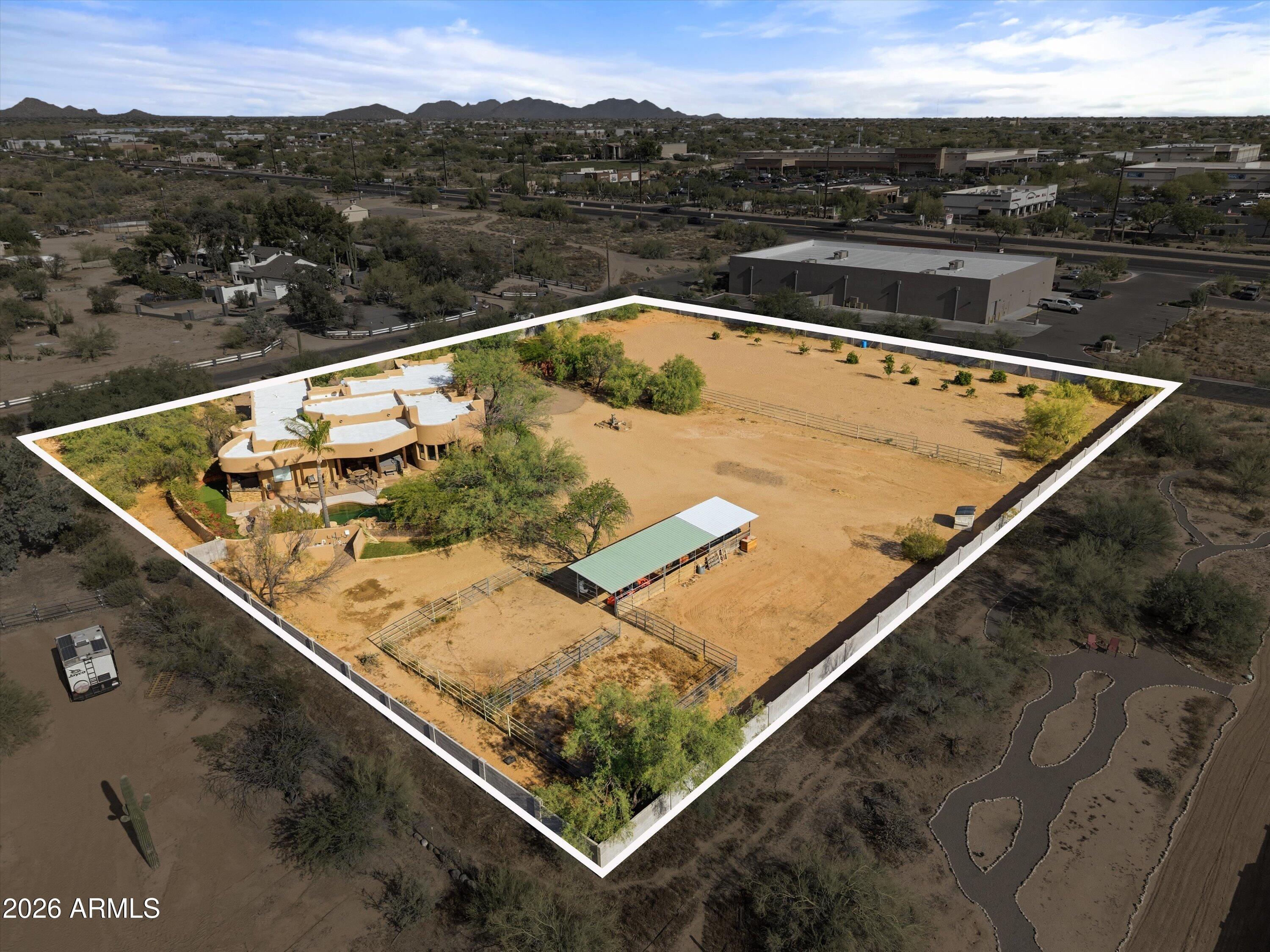 PRIVATE 2.50 ACRE HORSE PROPERTY
NE4 SW4 SW4 SW4 2.50 AC - Residential