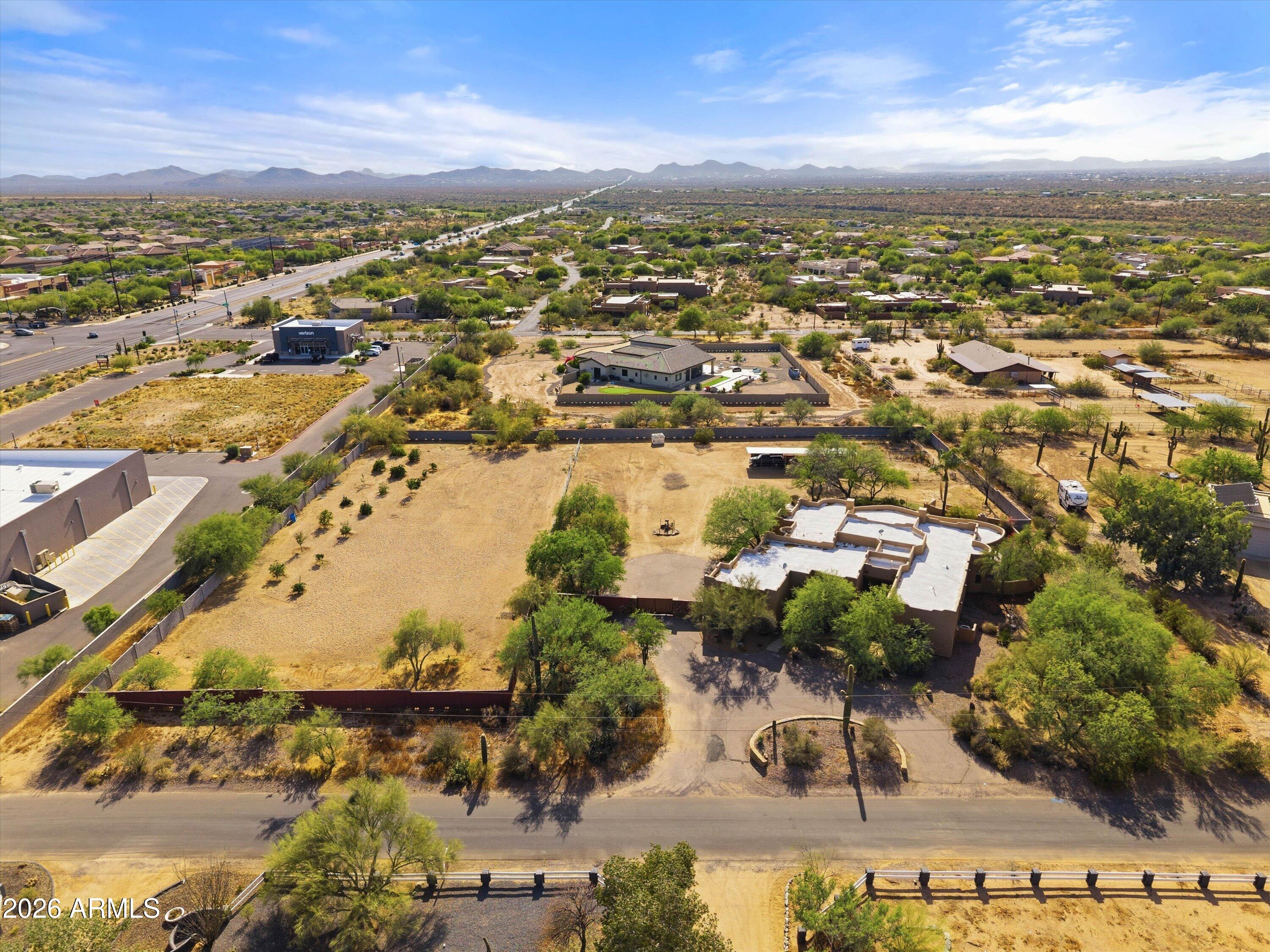 PRIVATE 2.50 ACRE HORSE PROPERTY
NE4 SW4 SW4 SW4 2.50 AC - Residential