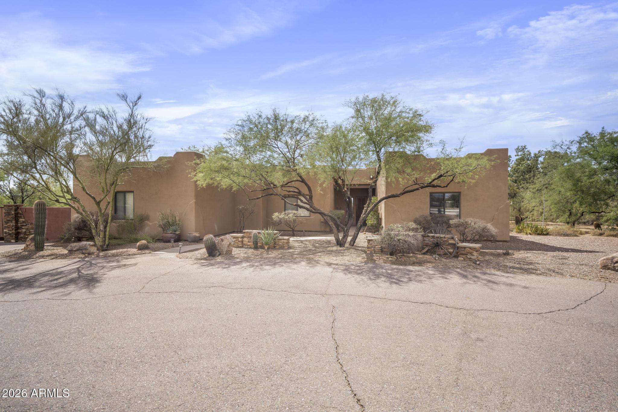 PRIVATE 2.50 ACRE HORSE PROPERTY
NE4 SW4 SW4 SW4 2.50 AC - Residential