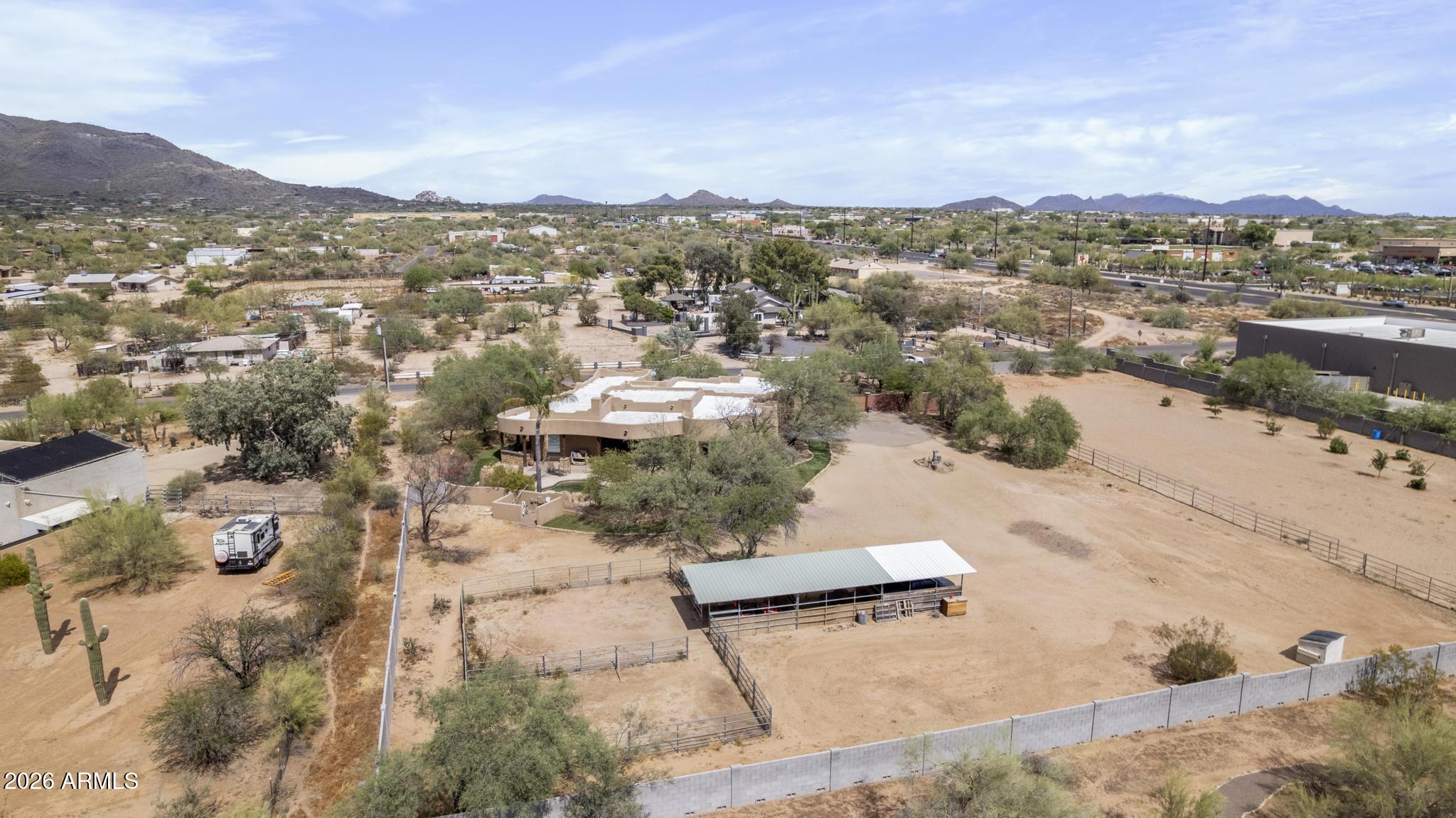 PRIVATE 2.50 ACRE HORSE PROPERTY
NE4 SW4 SW4 SW4 2.50 AC - Residential
