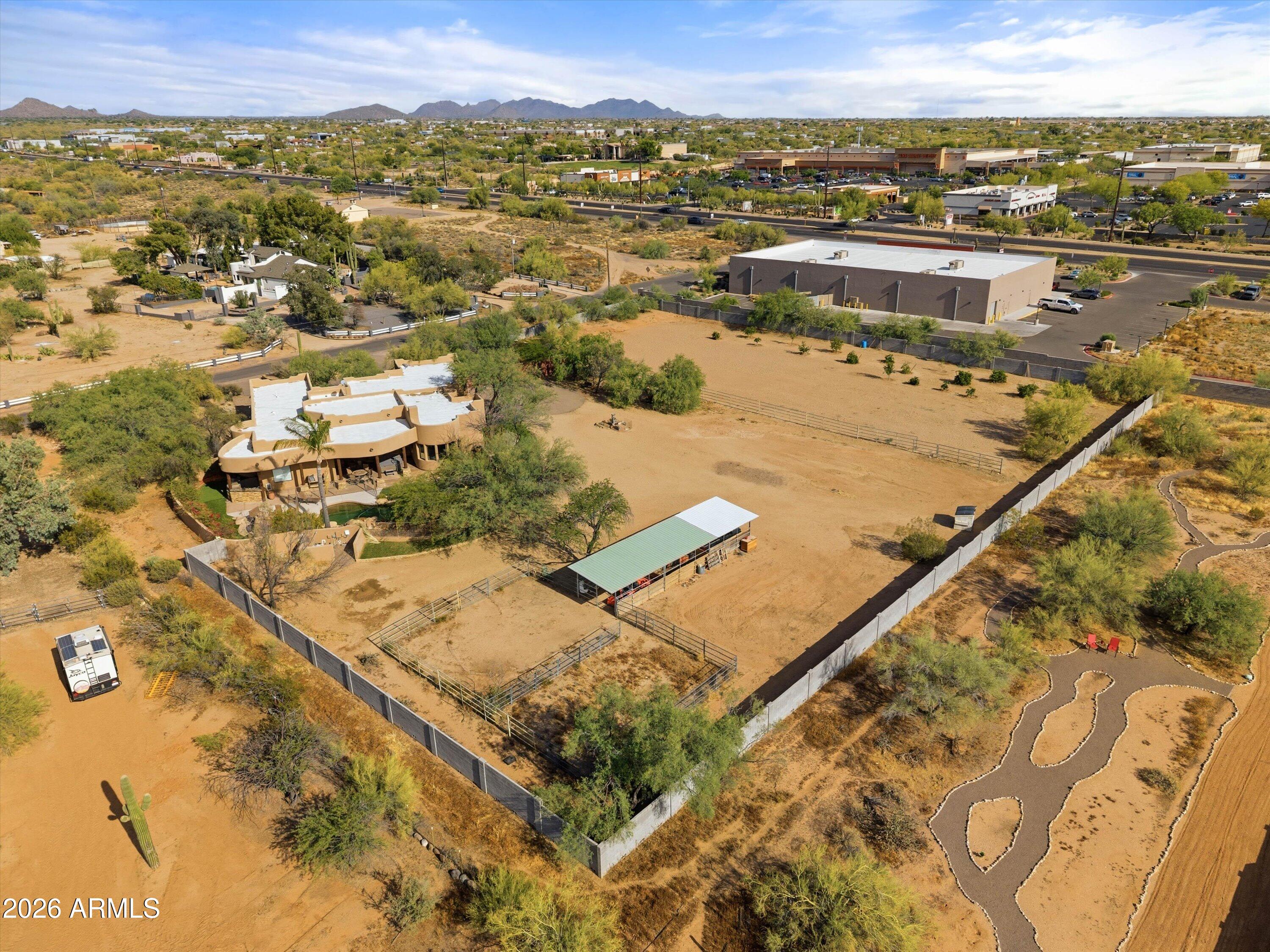 PRIVATE 2.50 ACRE HORSE PROPERTY
NE4 SW4 SW4 SW4 2.50 AC - Residential