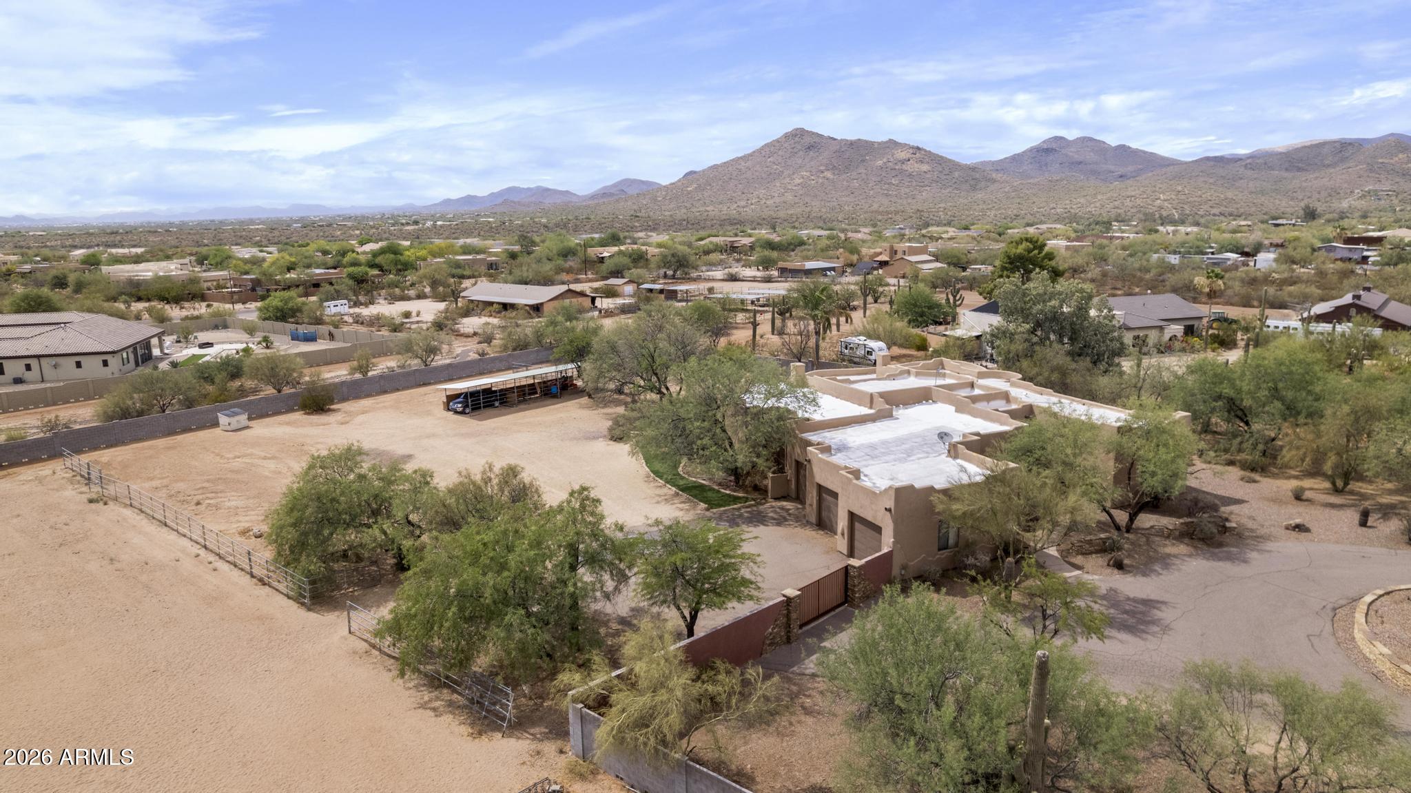 PRIVATE 2.50 ACRE HORSE PROPERTY
NE4 SW4 SW4 SW4 2.50 AC - Residential