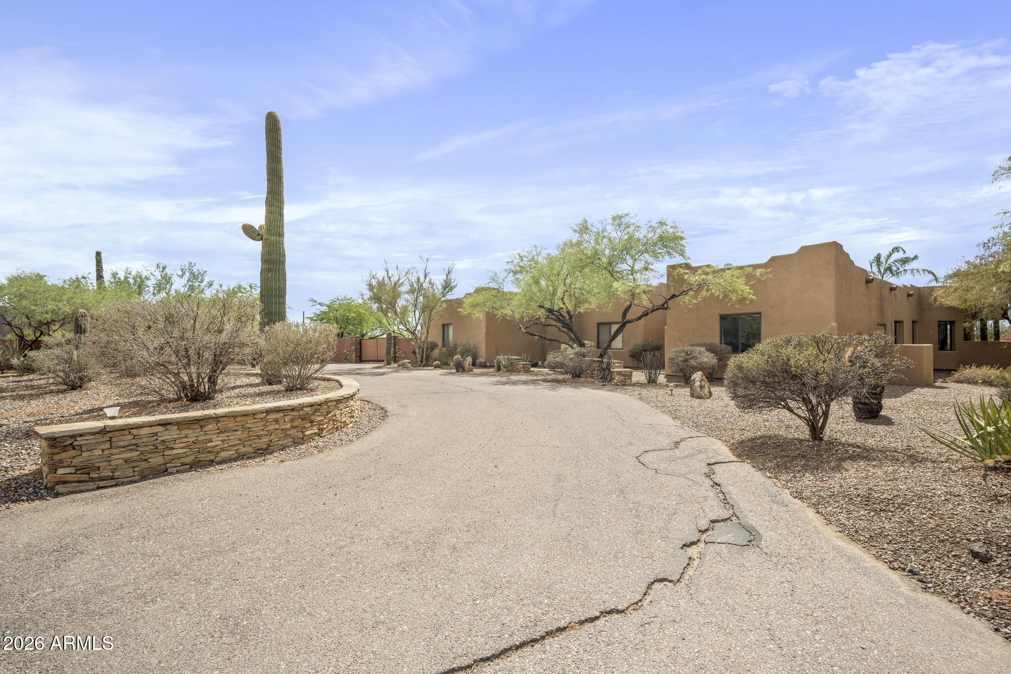 PRIVATE 2.50 ACRE HORSE PROPERTY
NE4 SW4 SW4 SW4 2.50 AC - Residential