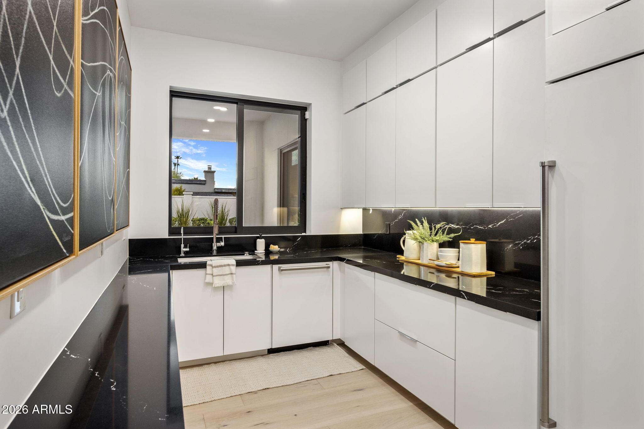 CAMELBACK EAST - Residential
