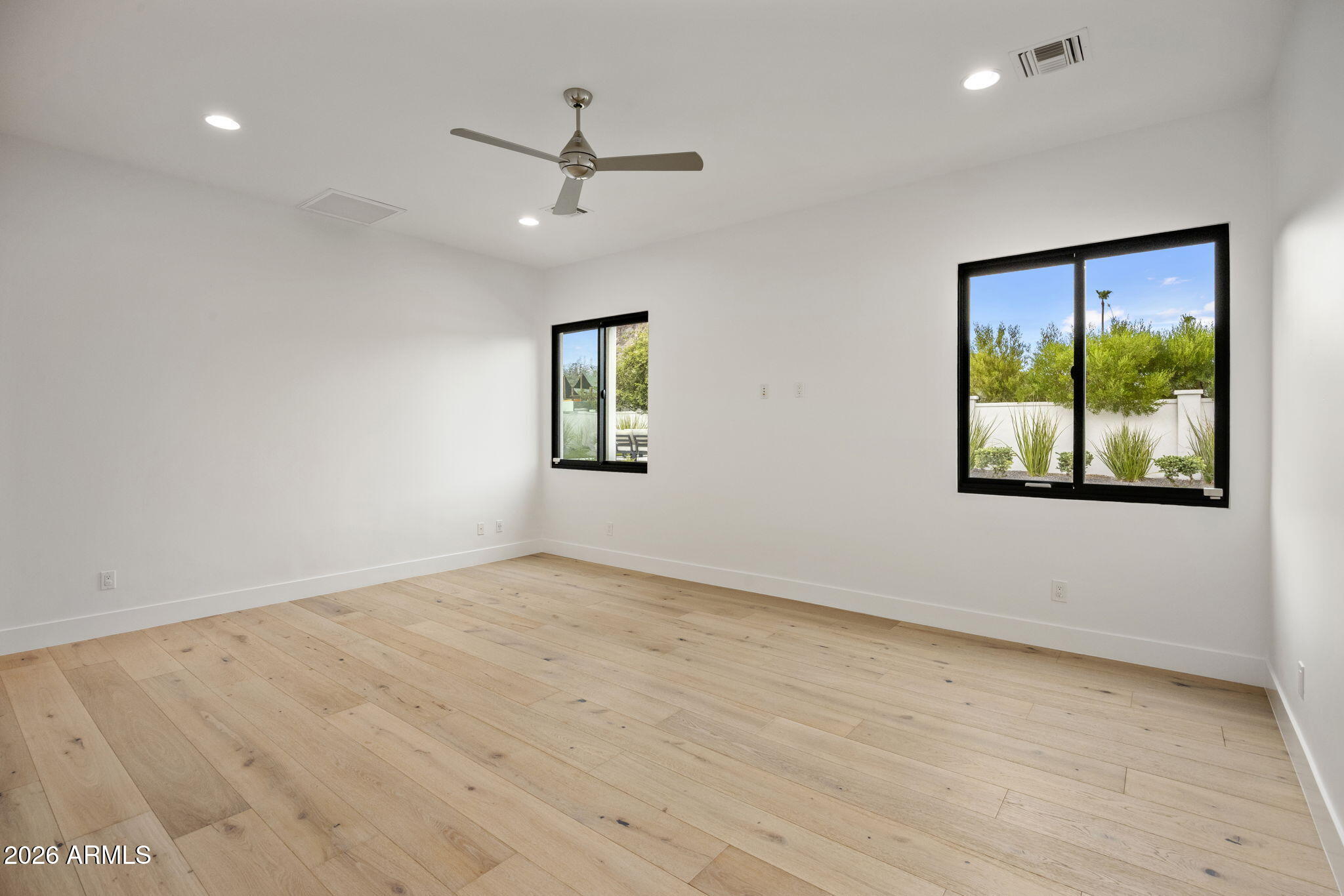 CAMELBACK EAST - Residential