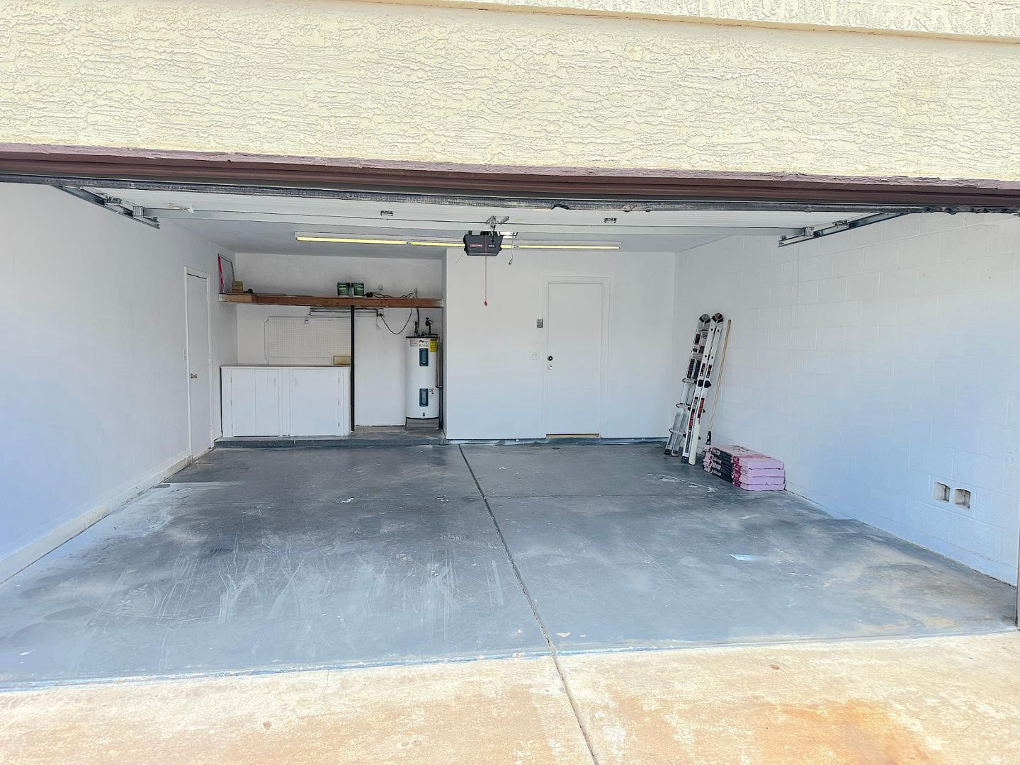 SUMMER PLACE - Residential Lease