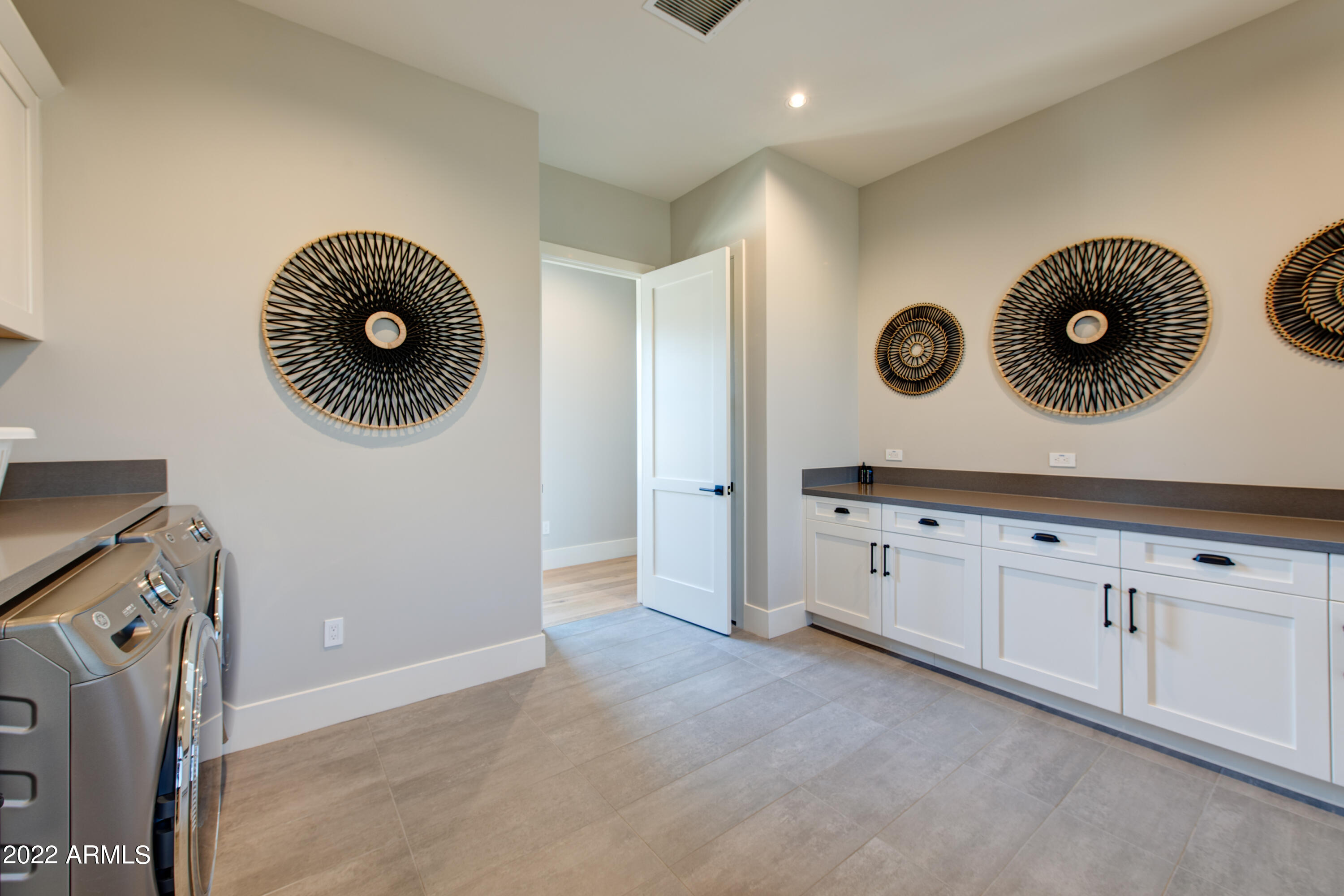 WHITE HORSE - Residential