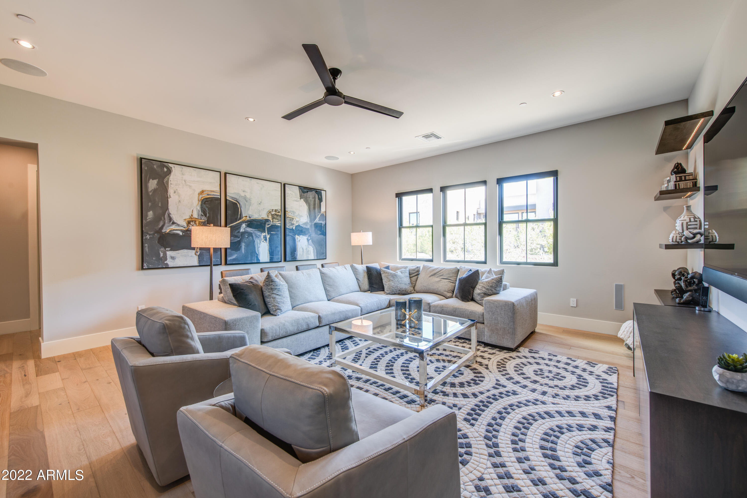 WHITE HORSE - Residential