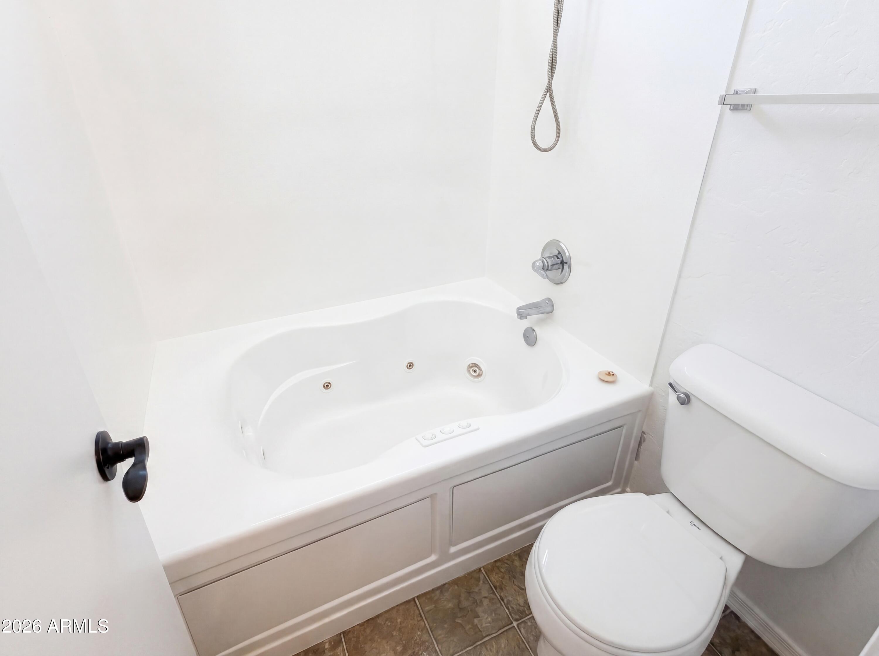 DREAMING SUMMIT UNIT 2B - Residential