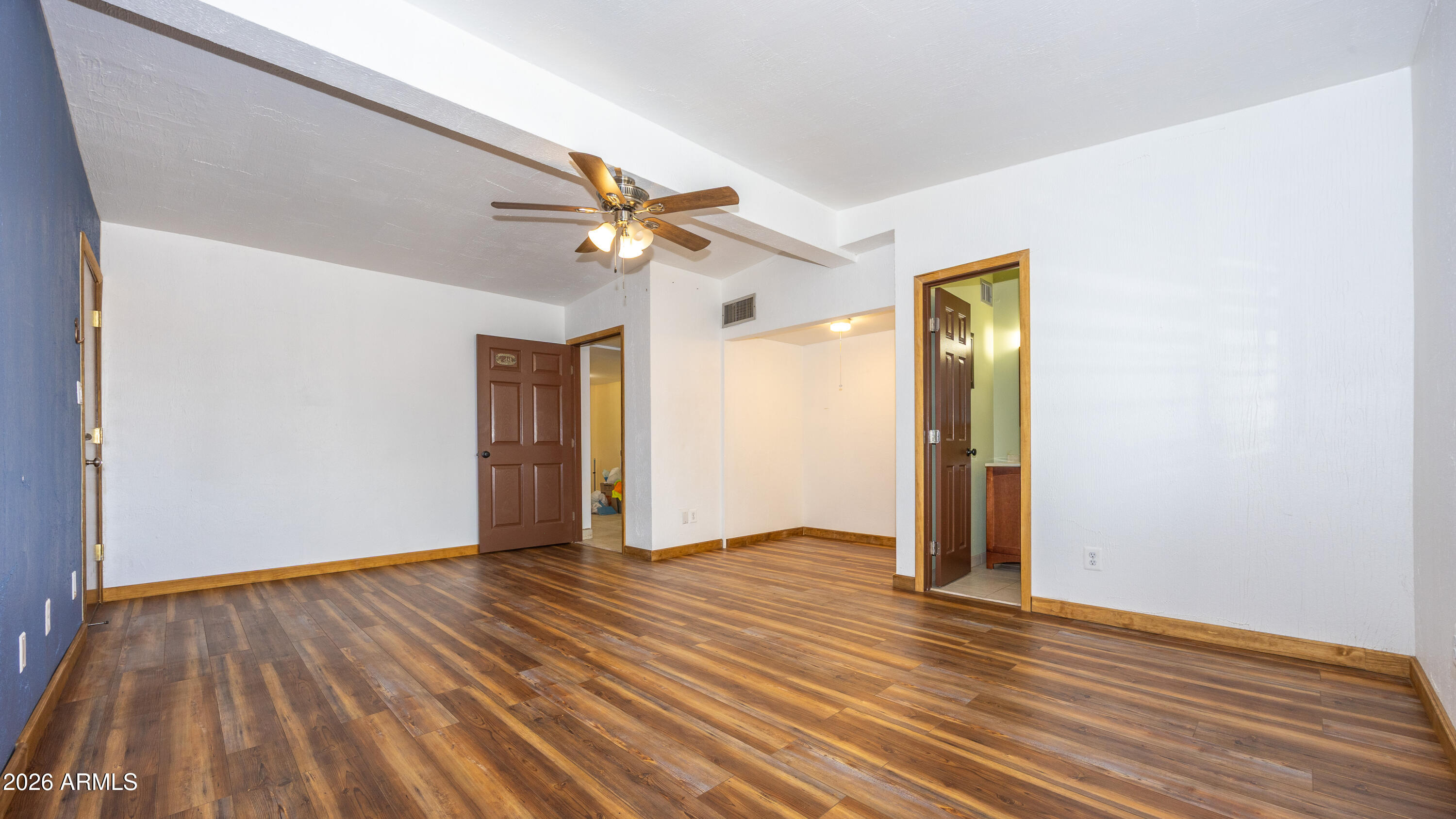 TOWN & COUNTRY ESTATES 4 - Residential