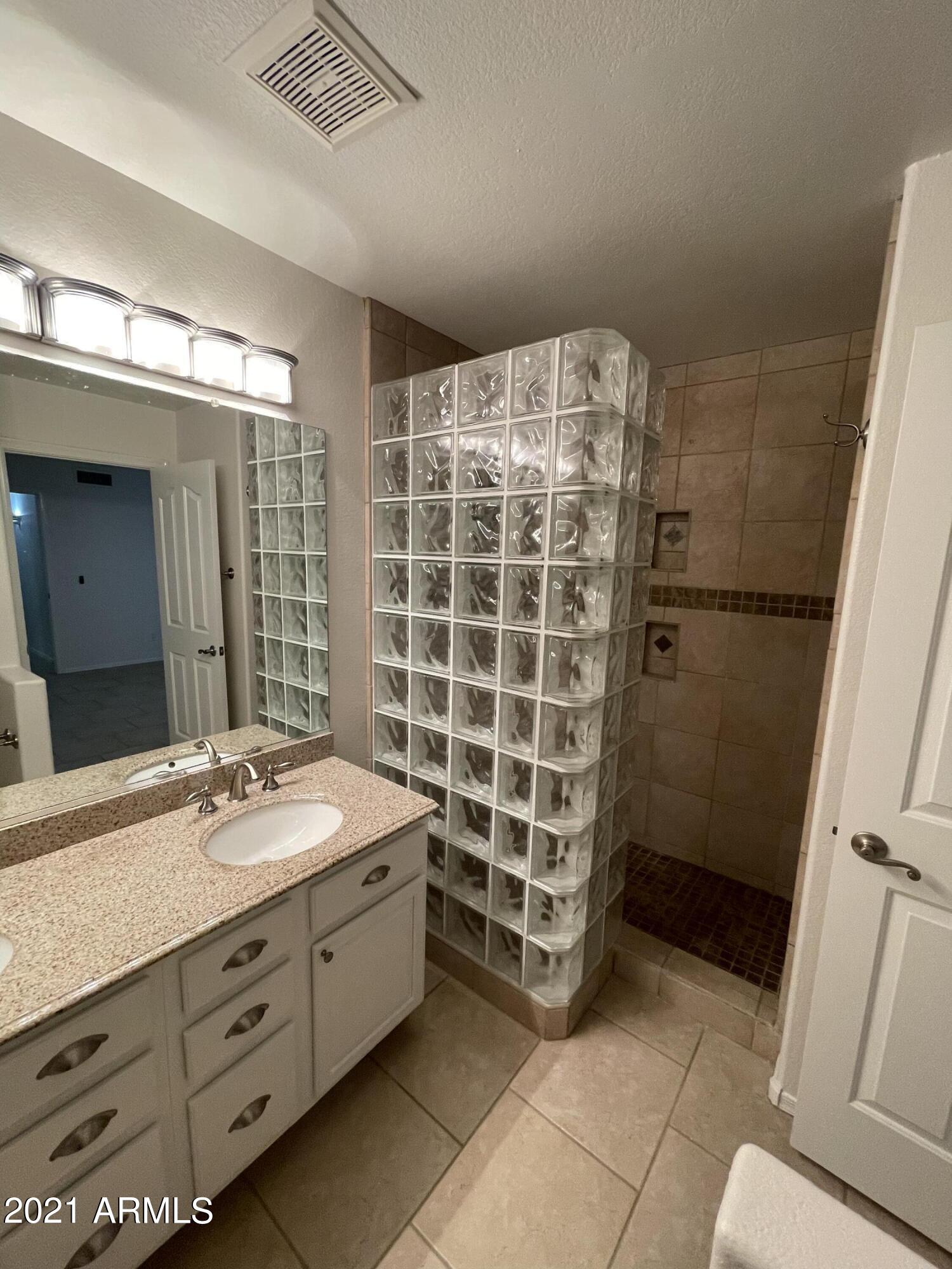 DESERT RIDGE - Residential Lease