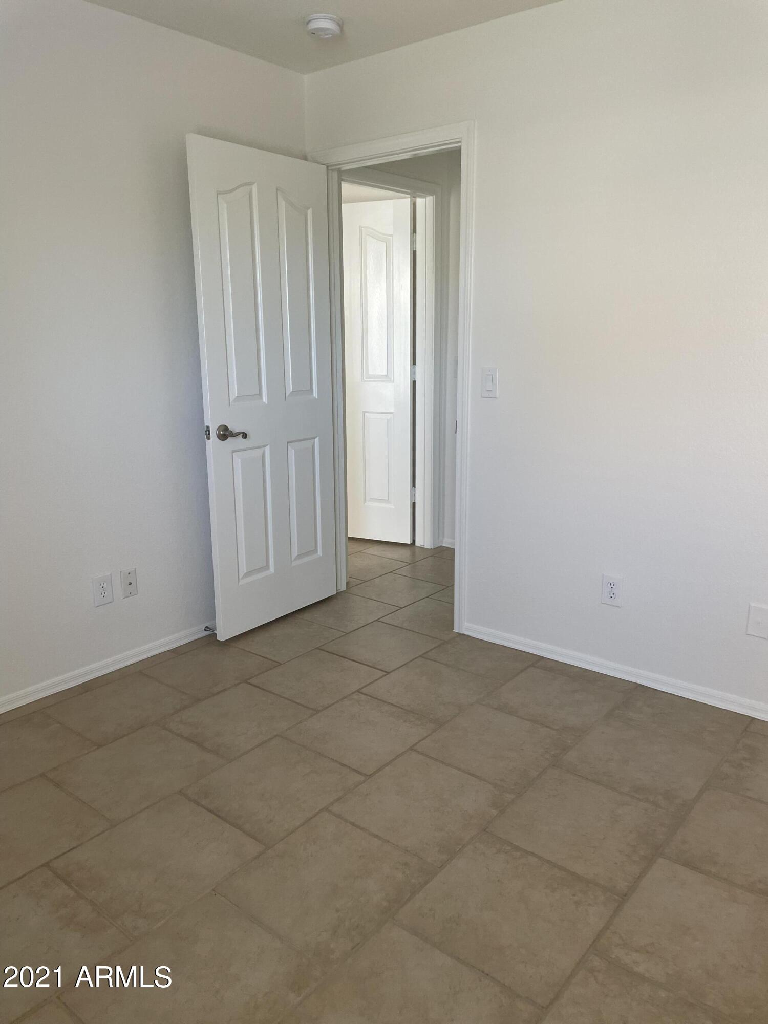 DESERT RIDGE - Residential Lease